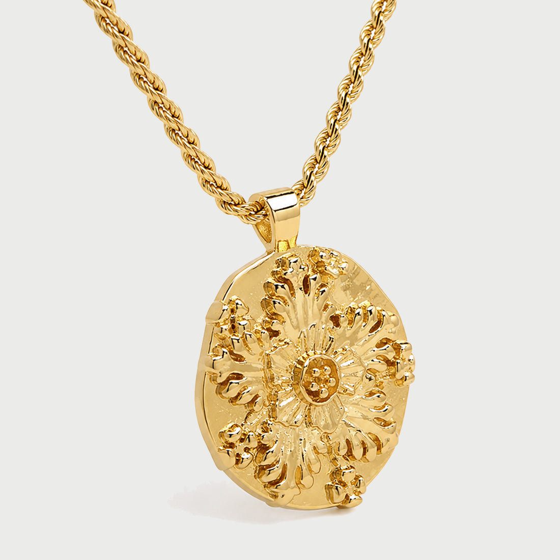Flower Pendant Rope Necklace In Gold
