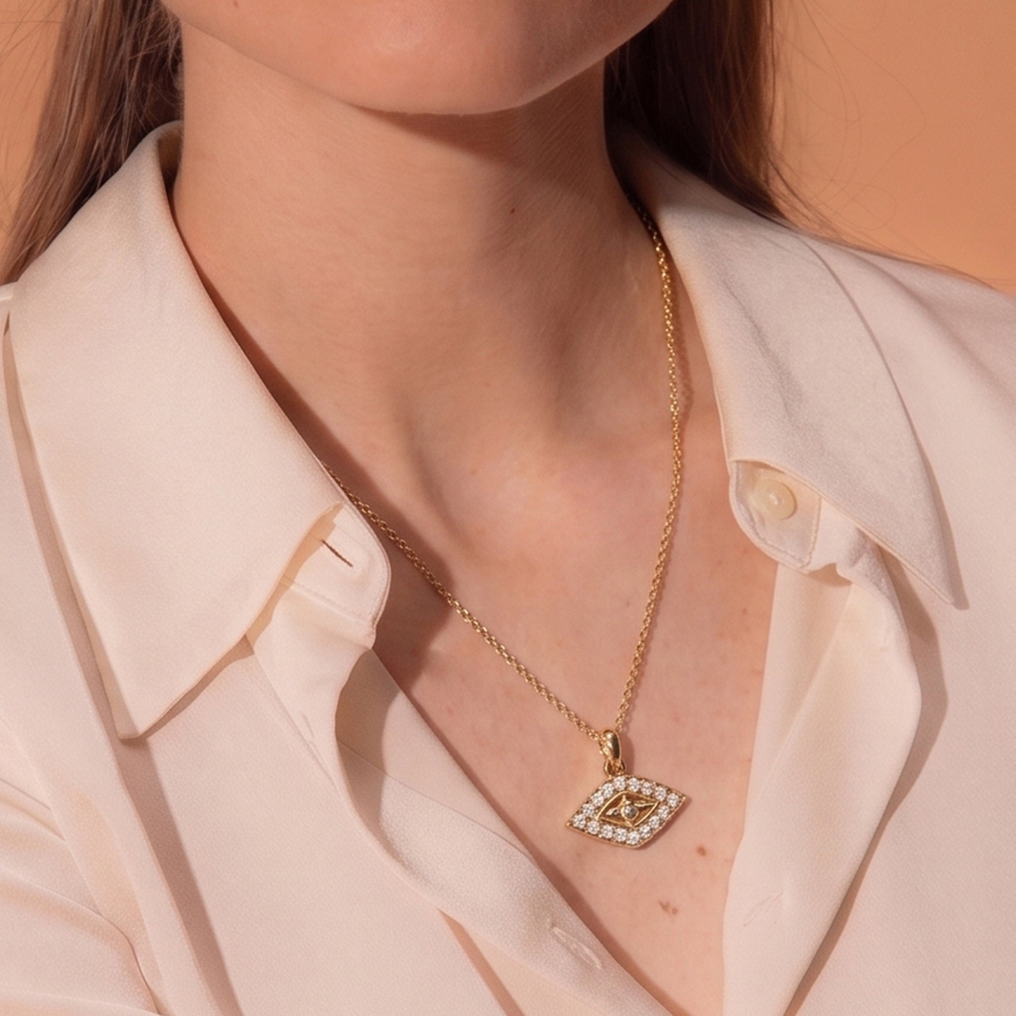 EVIL EYE PENDANT SHORT NECKLACE IN GOLD & CRYSTALS