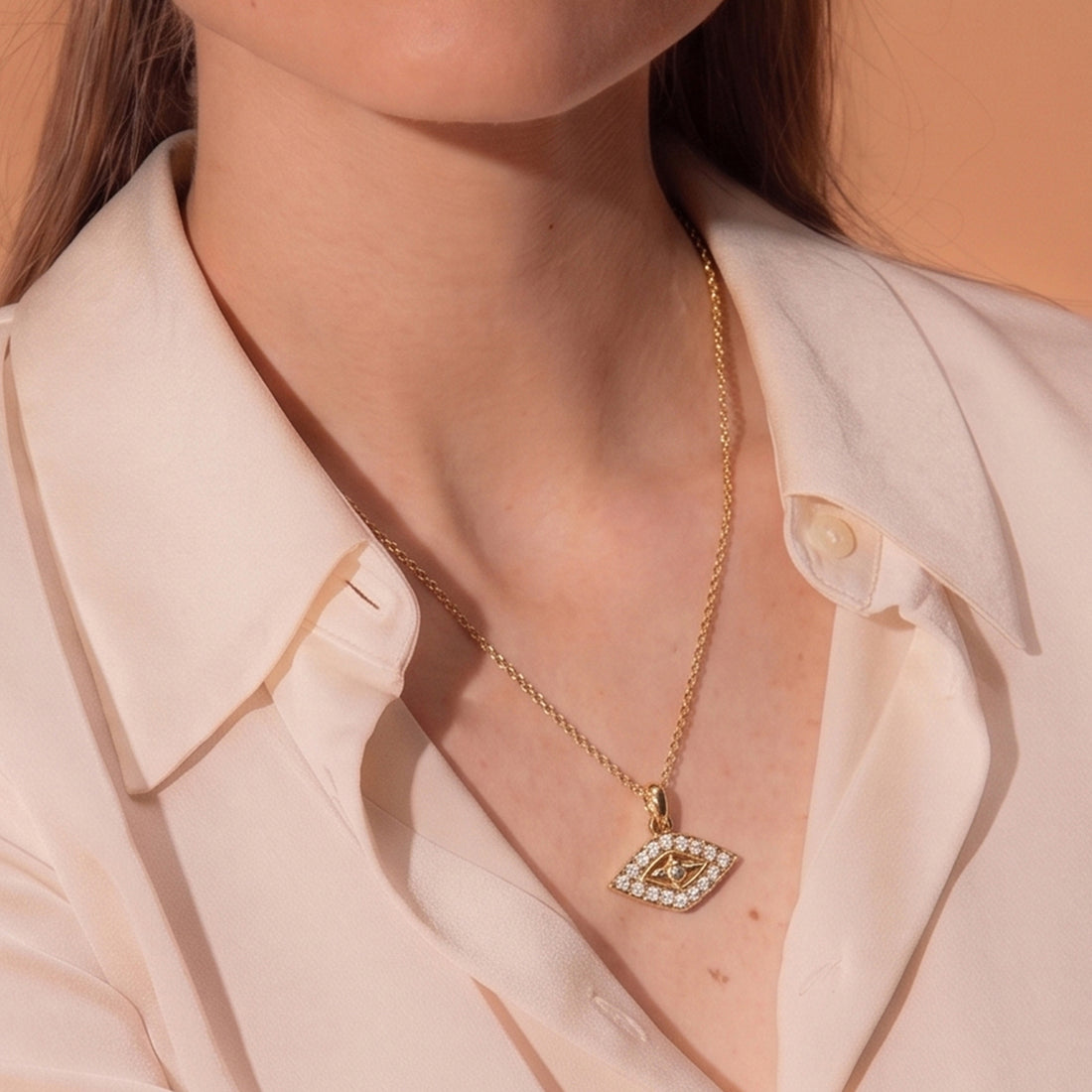 EVIL EYE PENDANT SHORT NECKLACE IN GOLD & CRYSTALS