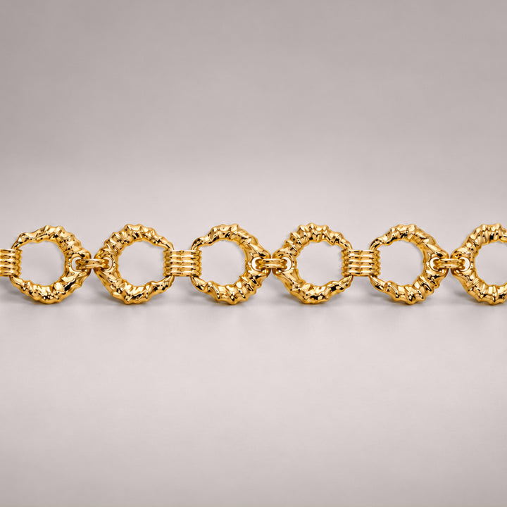 Coral Maxi Shell Bracelet in Gold