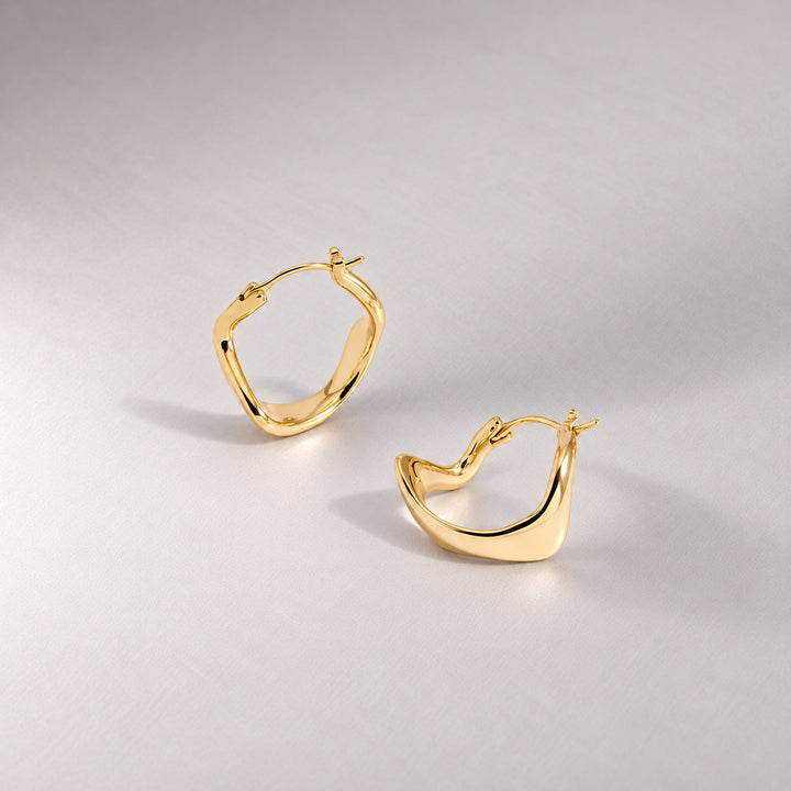 Curved Mini Hoop Earrings in Gold