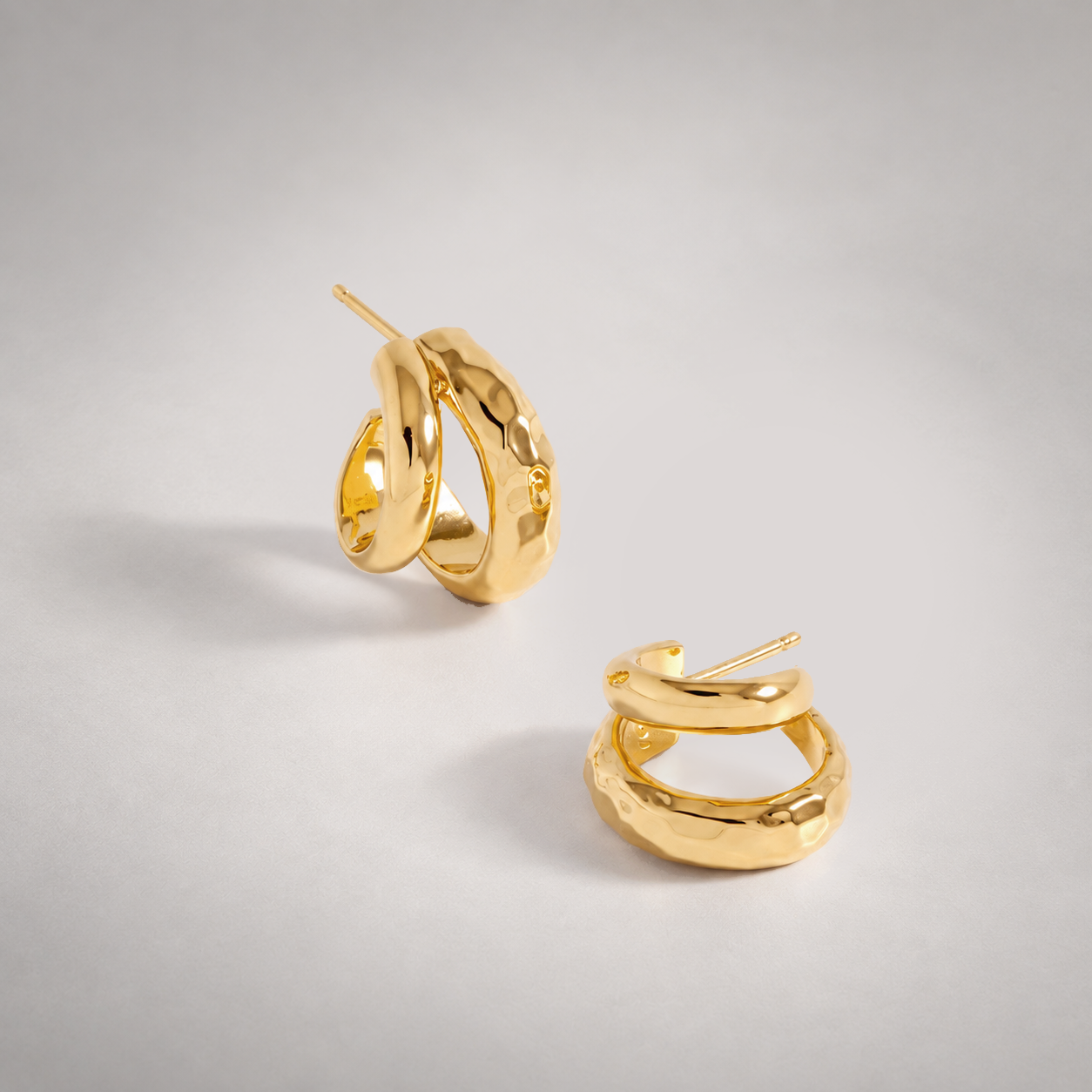 Double Claw Hammered Hoop Earrings in Gold