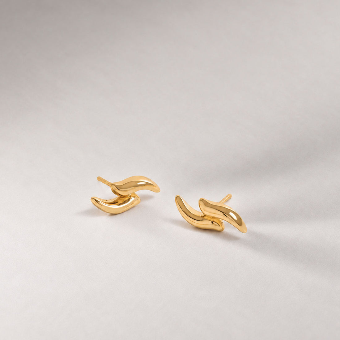 Claw Stud Earrings in Gold