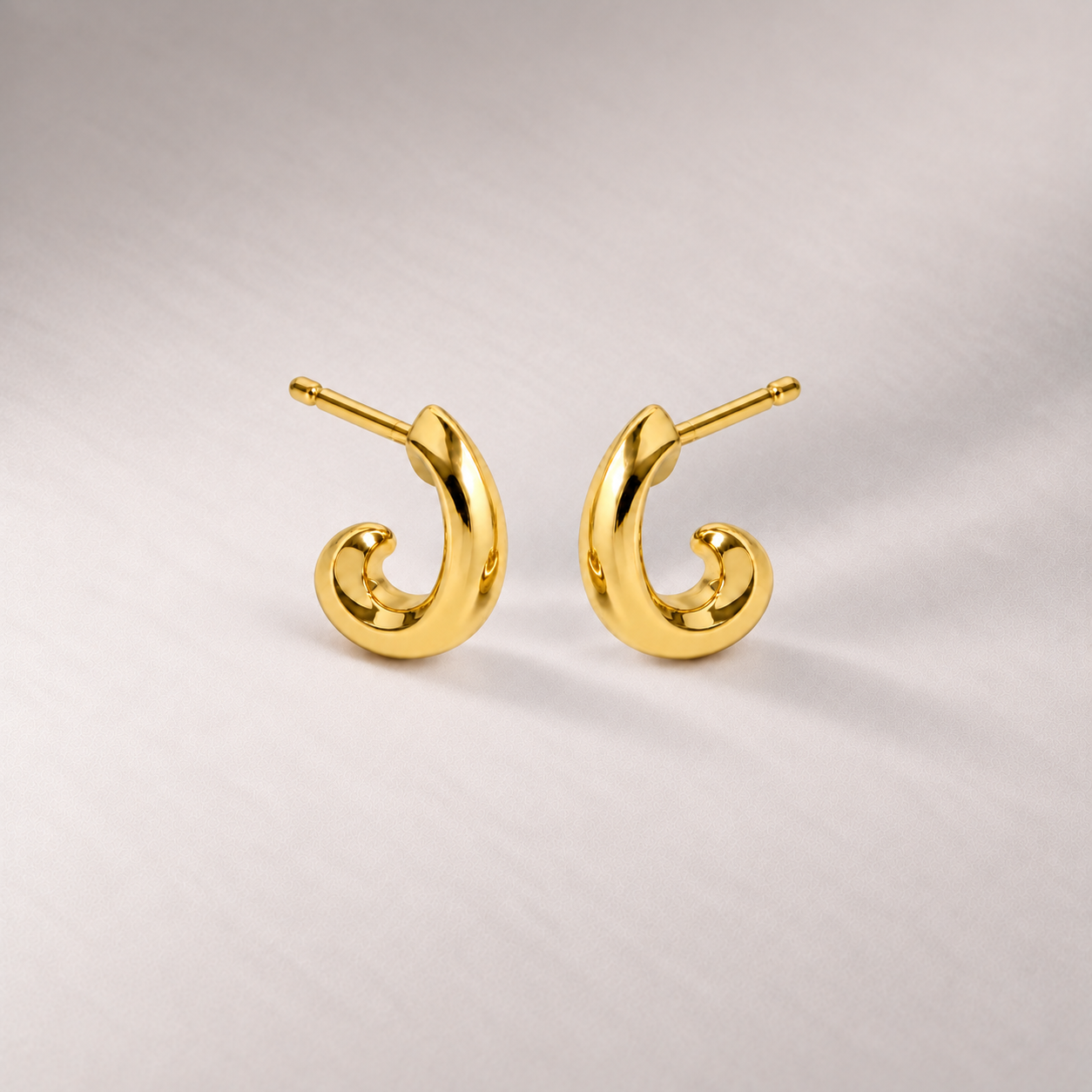 Claw Mini Hoops In Gold