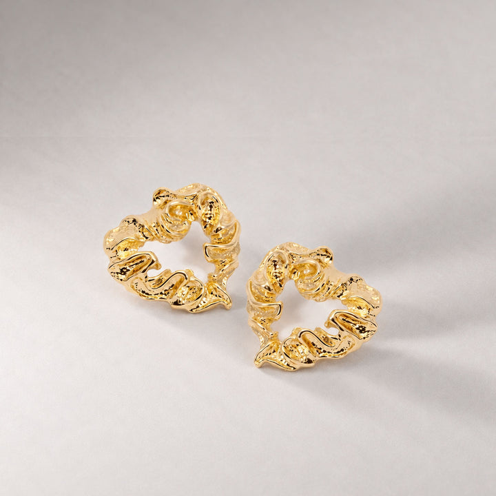 Maxi Vintage Heart Stud Earrings in Gold
