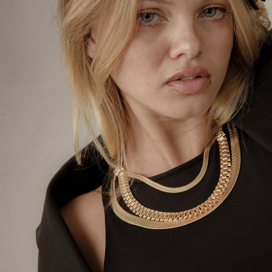 Jolie Petite Medium Snake Chain Necklace in Gold