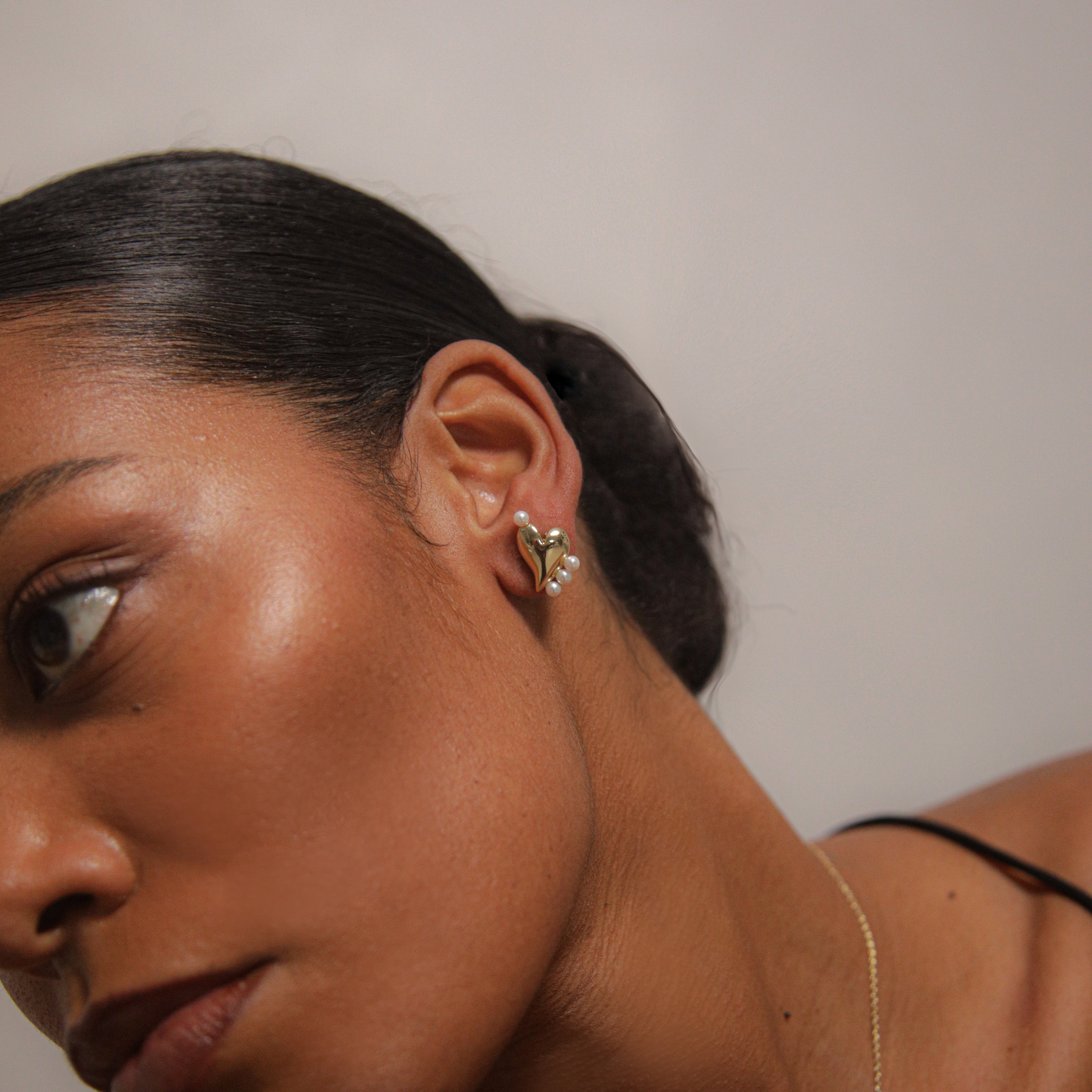 Loff Mini Pearl Heart Stud Earrings in Gold
