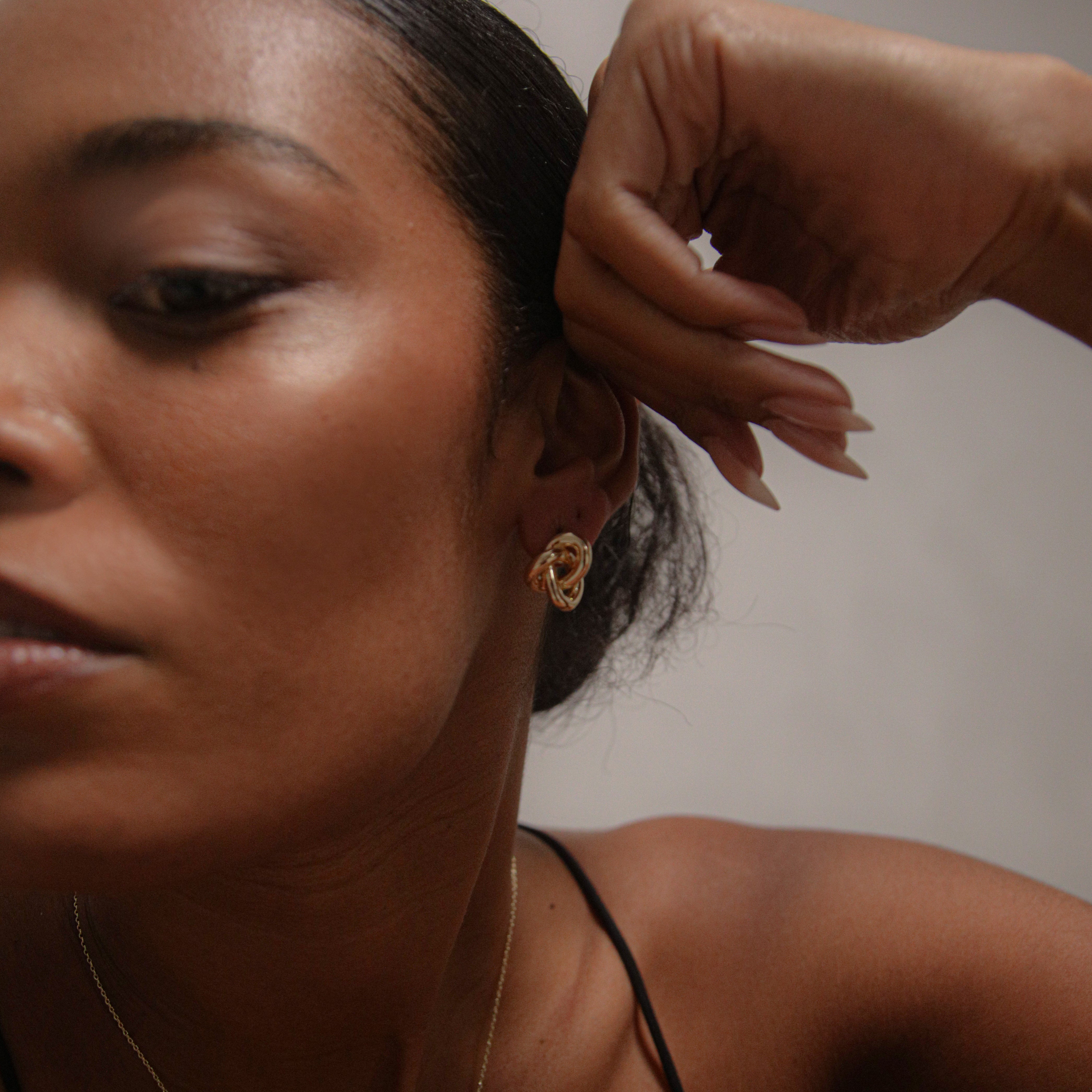 Seva Midi Face on Stud Earrings in Gold