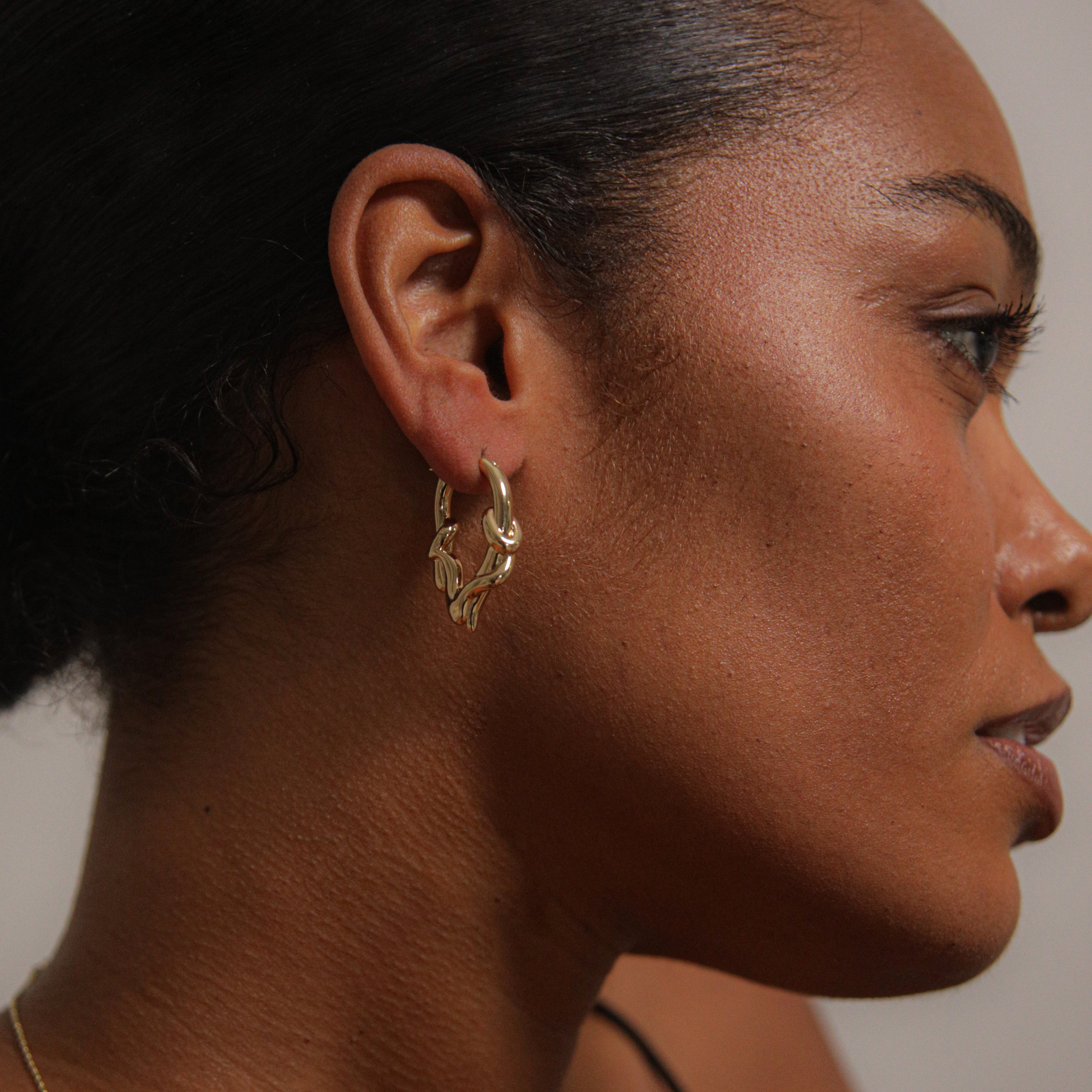 Pero Small Hoop Earrings in Gold