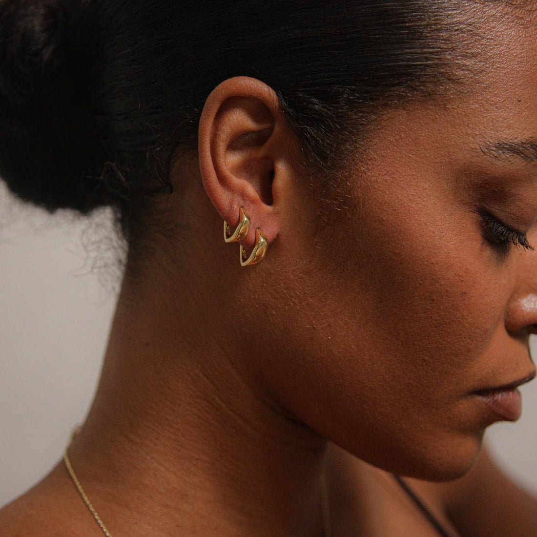 Pero Small Hoop Earrings in Gold