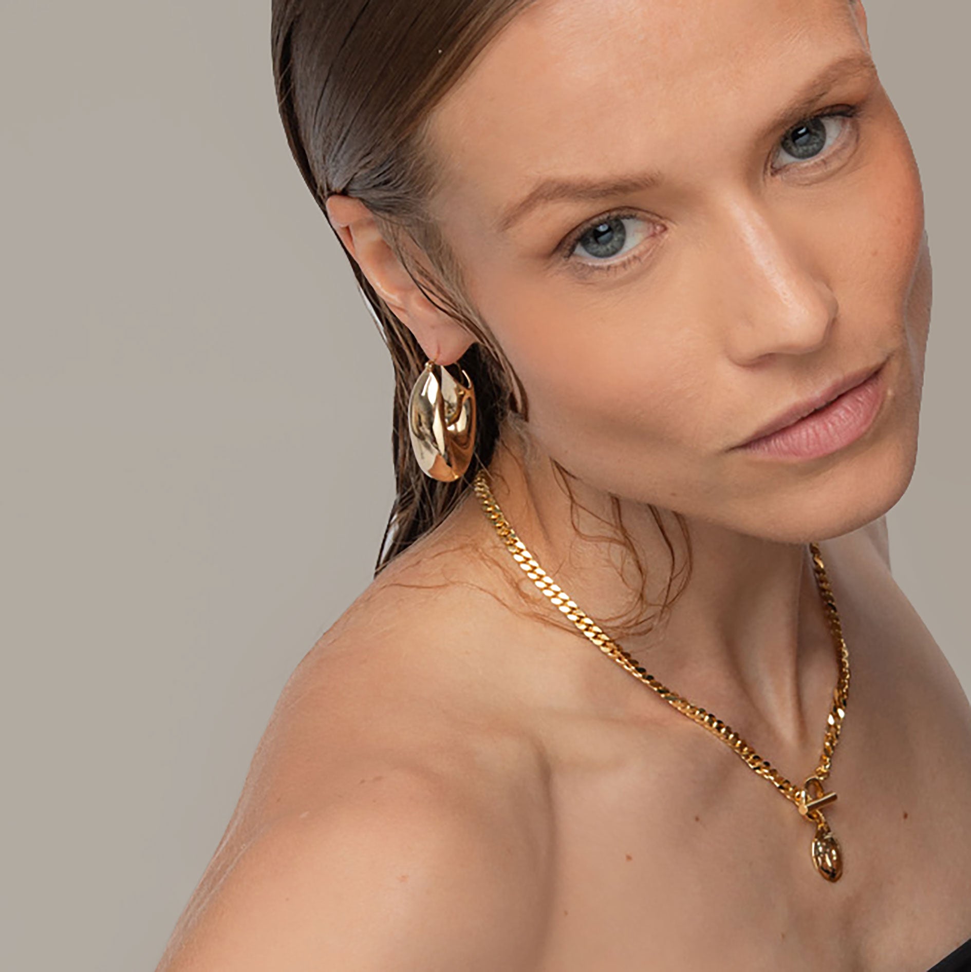 Maxi Falin Chubby Hoop Earrings in Gold