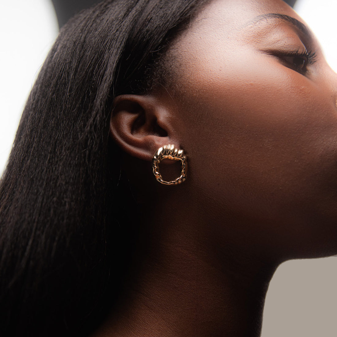 Iyun Face on Stud Earrings in Gold