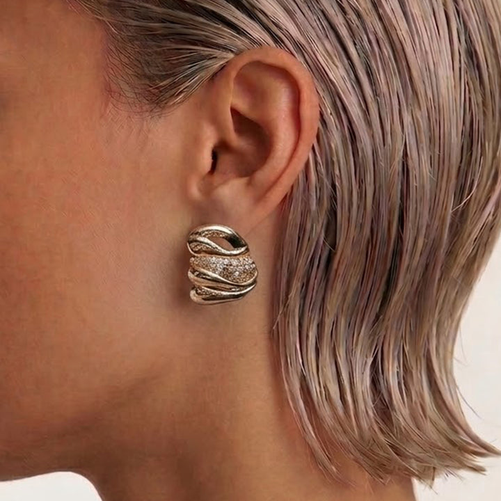 LAQUE EARRINGS IN GOLD AND CRYSTALS