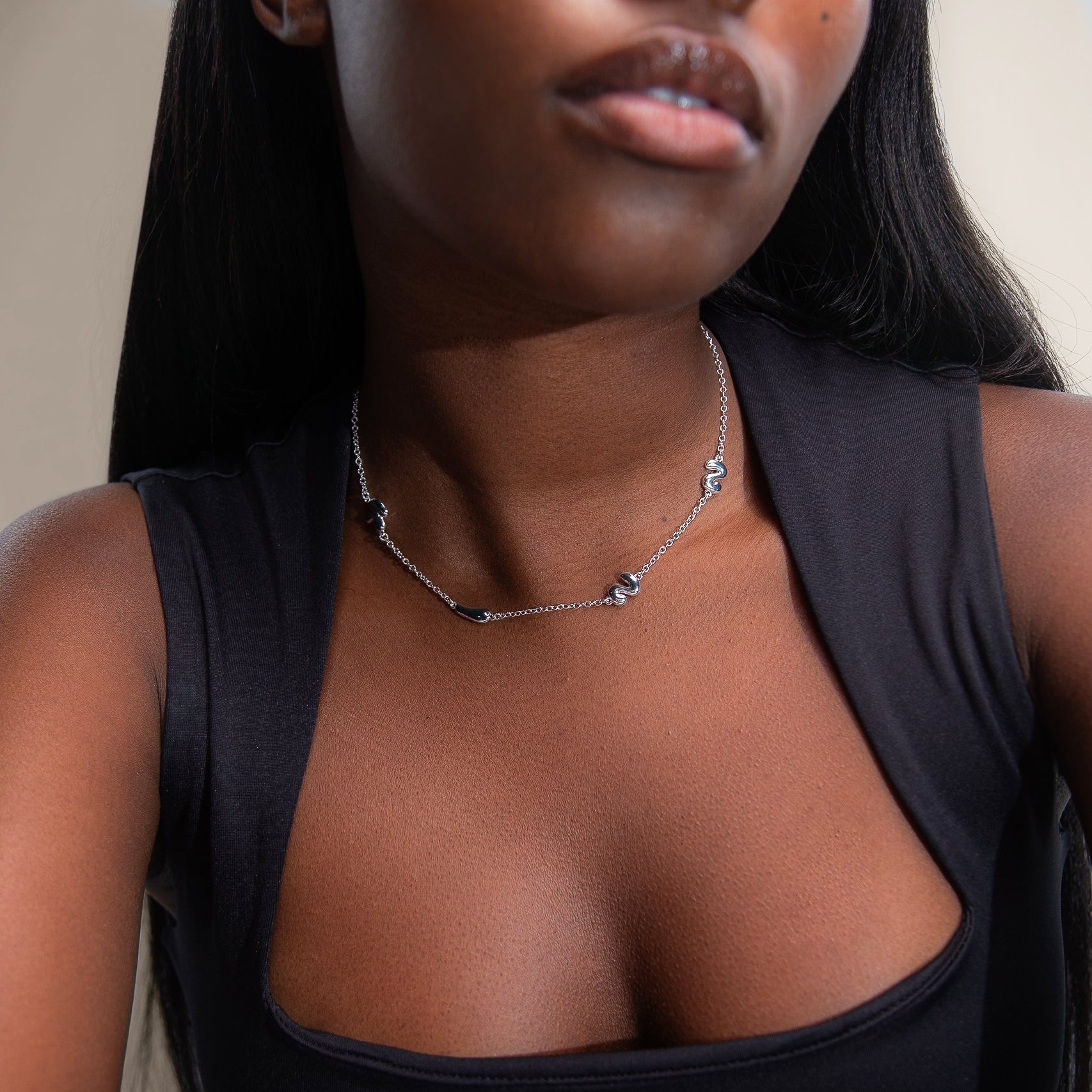 Kiss Short Chain Necklace in Silver