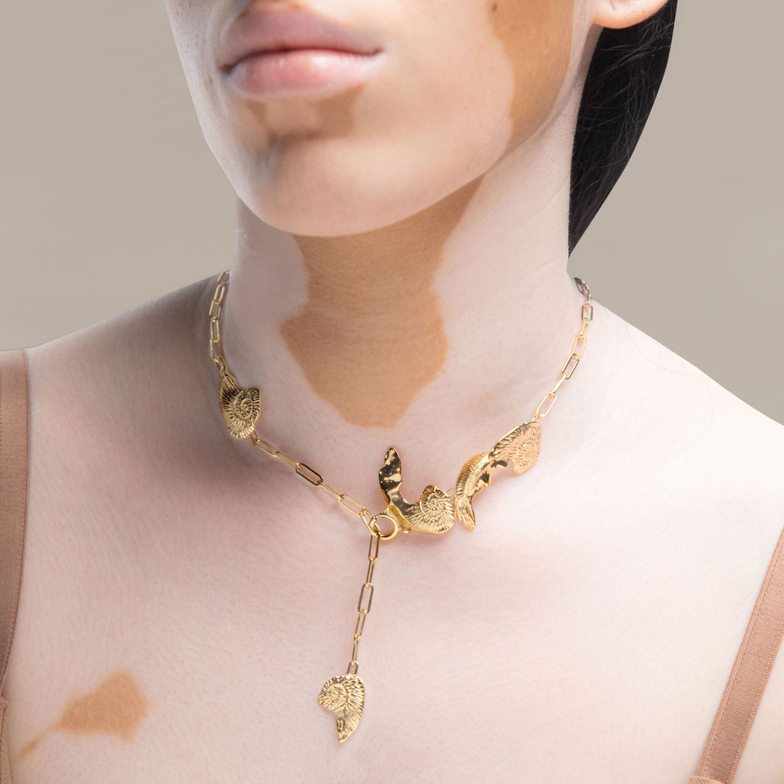 Shell Medium Necklace in Gold