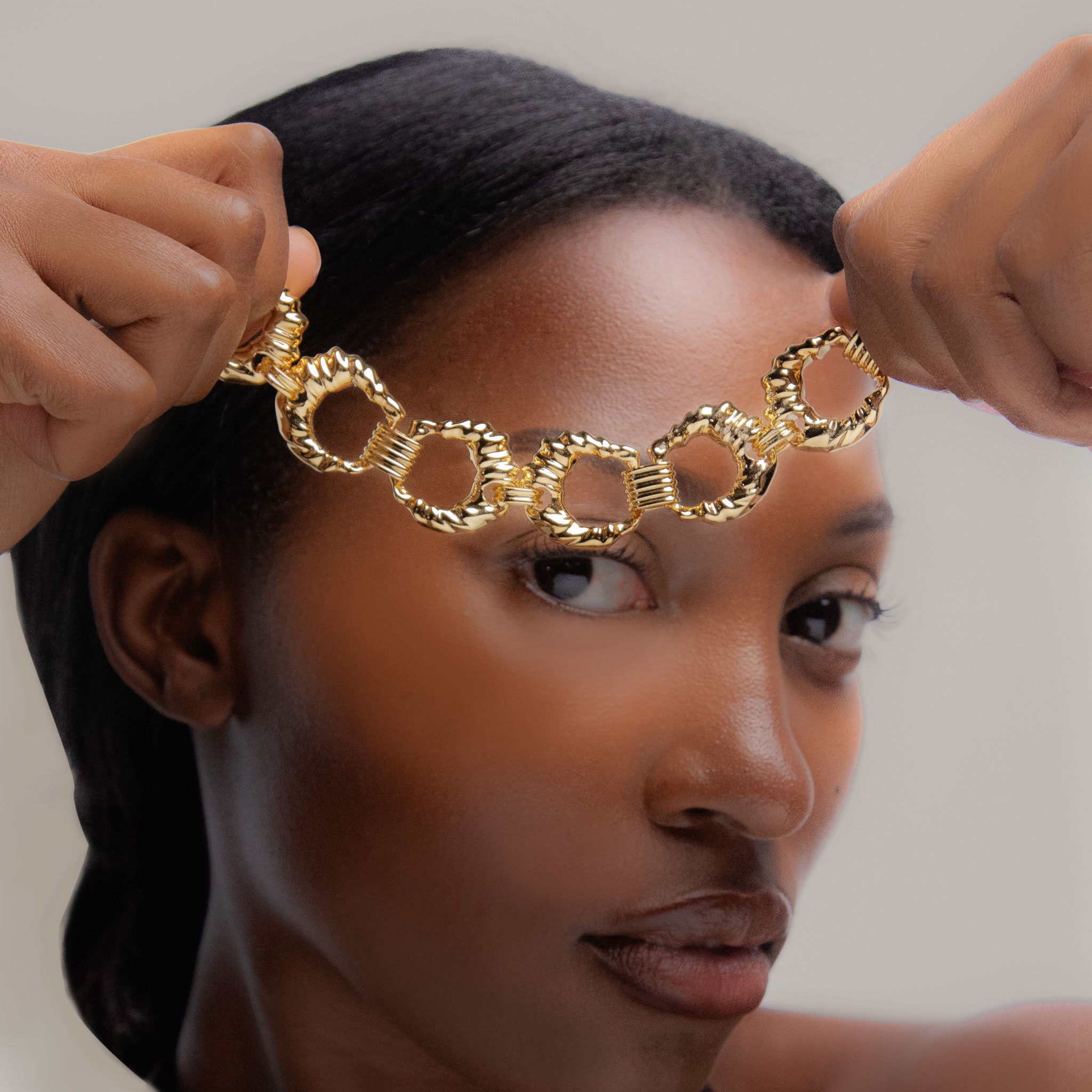 Coral Maxi Shell Bracelet in Gold
