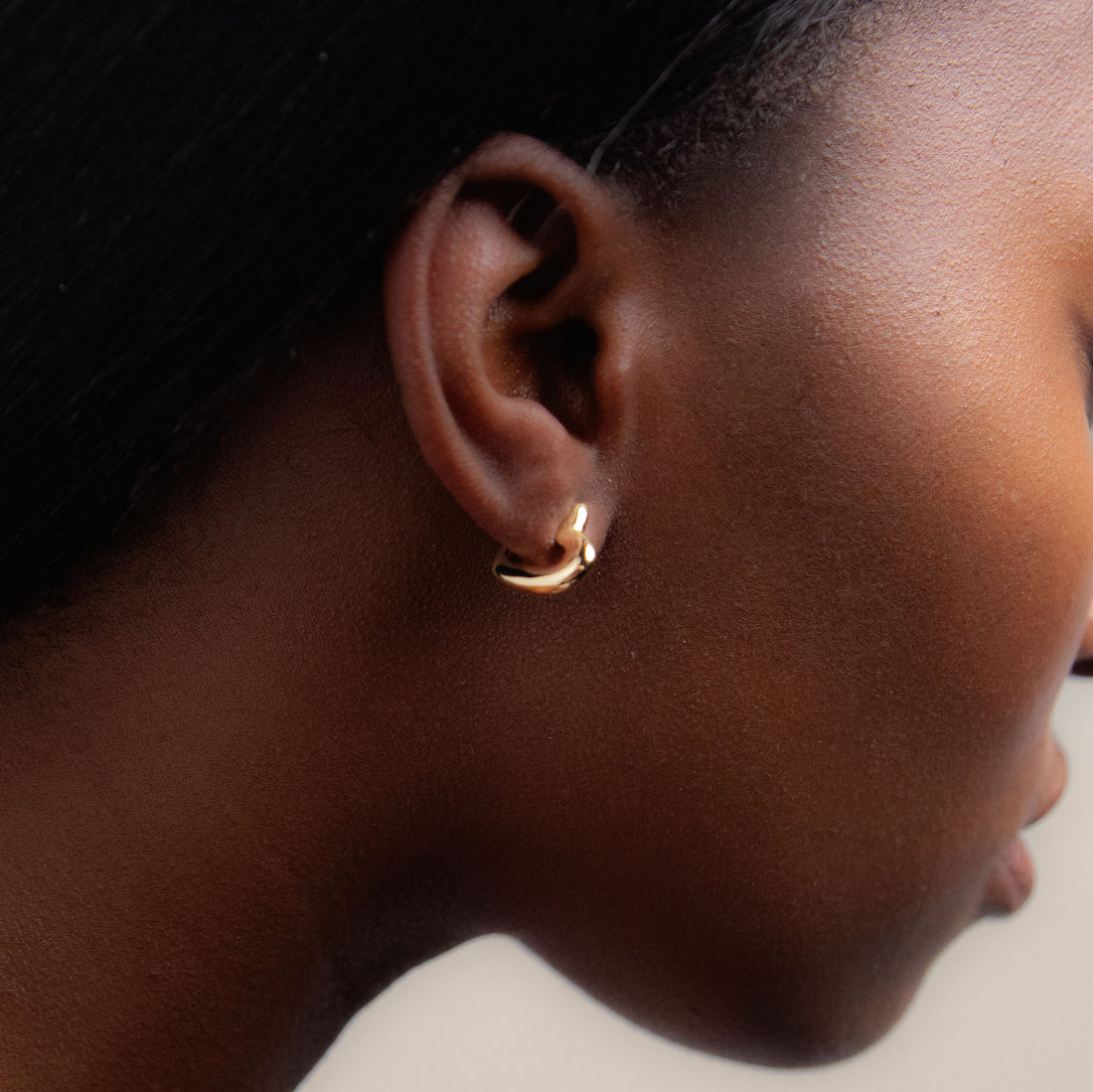 Loff Mini Heart Hoop Earrings in Gold