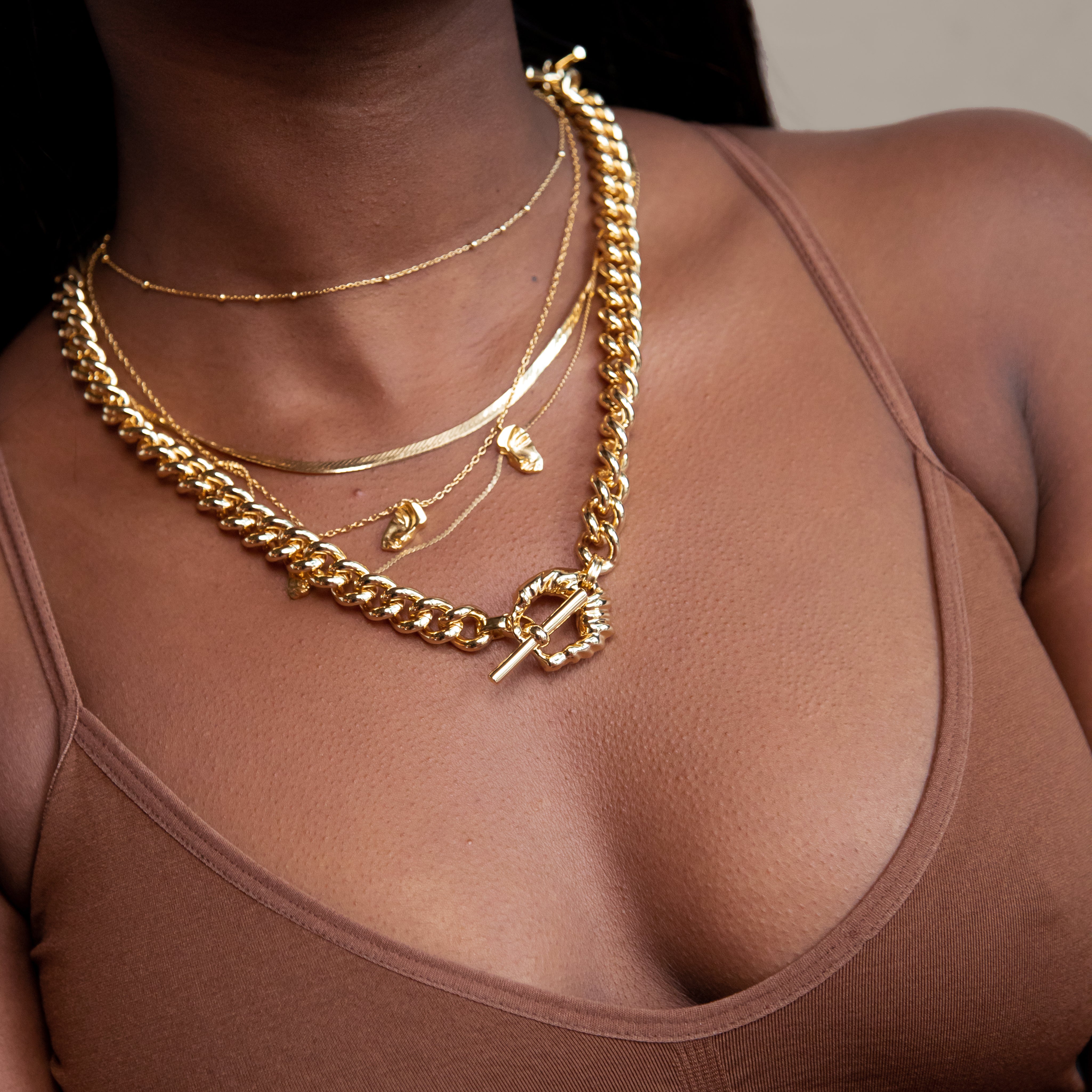 Coral Curb Chain Necklace in Gold – YOJ