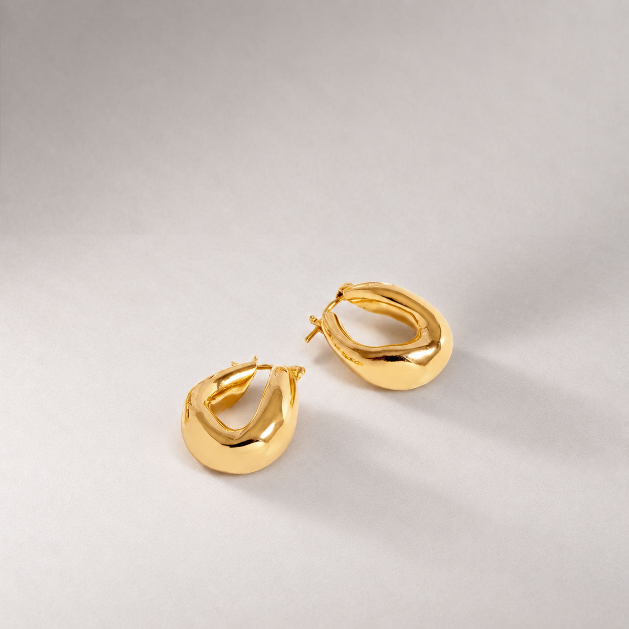 Falin Mini Chubby Hoop Earrings in Gold