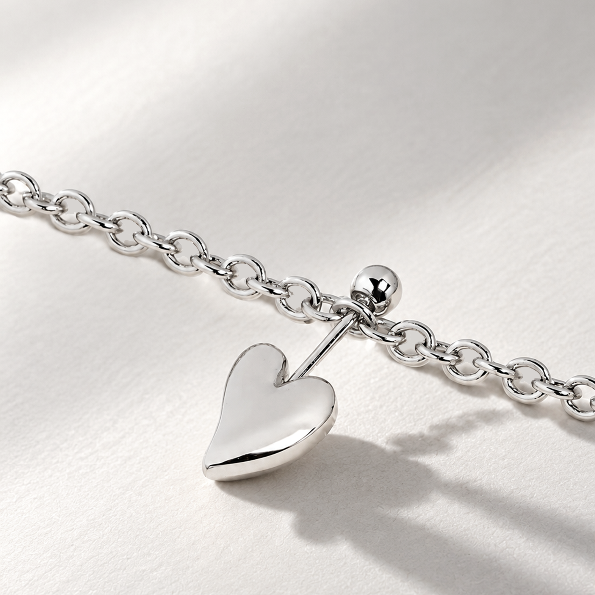 Loff Mini Heart Pin Choker in Silver