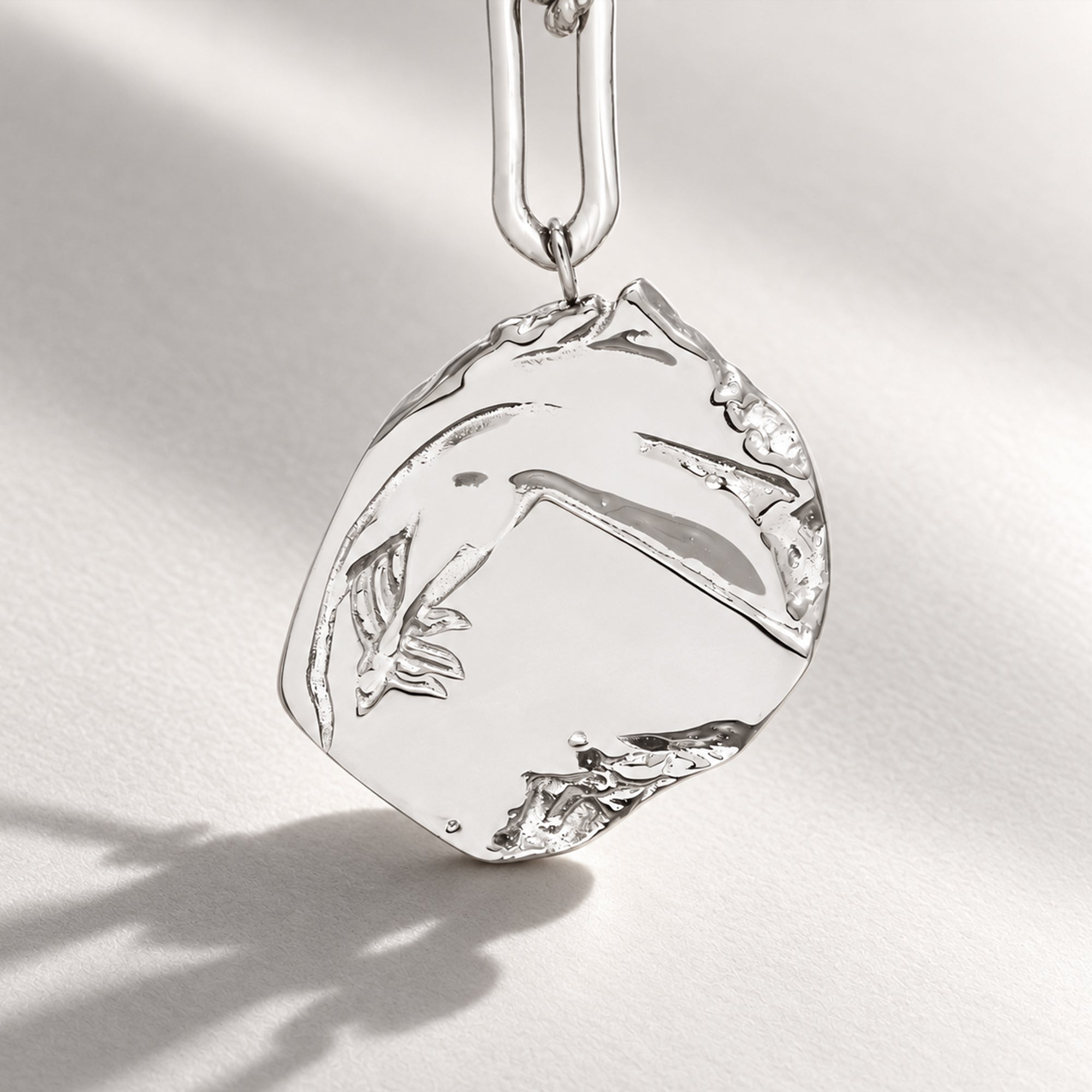 Maxi Mao Pendant Necklace in Silver
