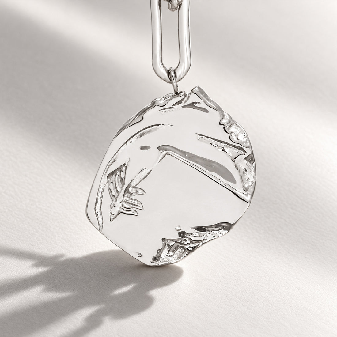 Maxi Mao Pendant Necklace in Silver