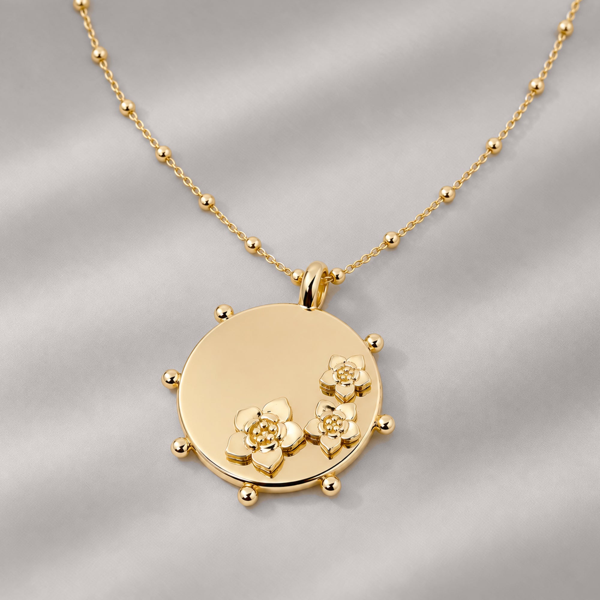 Mali Flower Pendant Short Necklace in Gold