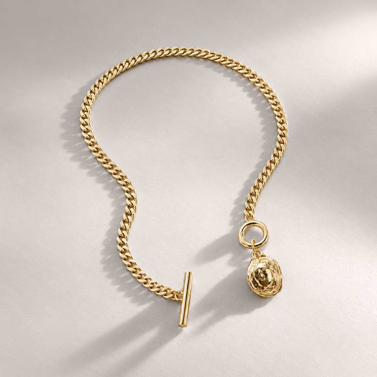ELENI MINI CURB T-BAR NECKLACE IN GOLD