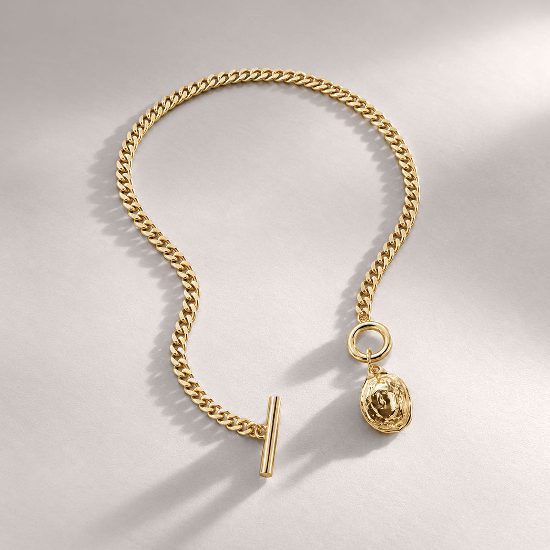 ELENI MINI CURB T-BAR NECKLACE IN GOLD