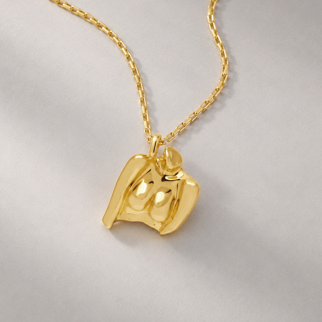 Naked Maxi Pendant Necklace in Gold