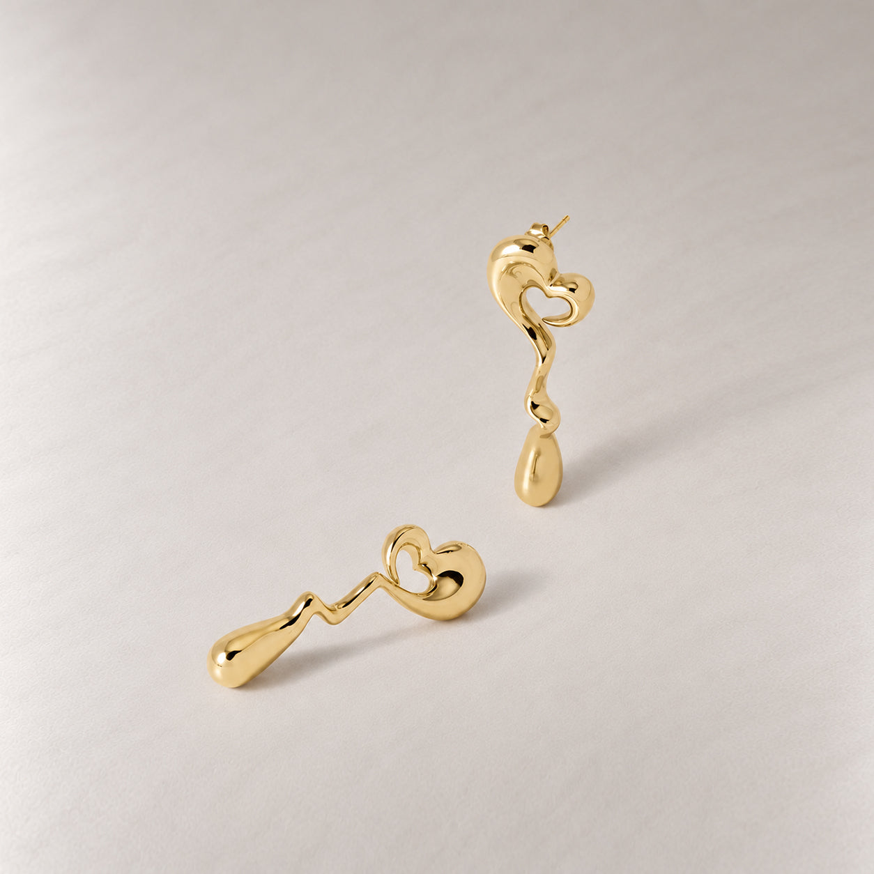 Heart Maxi Face On Stud Earrings in Gold