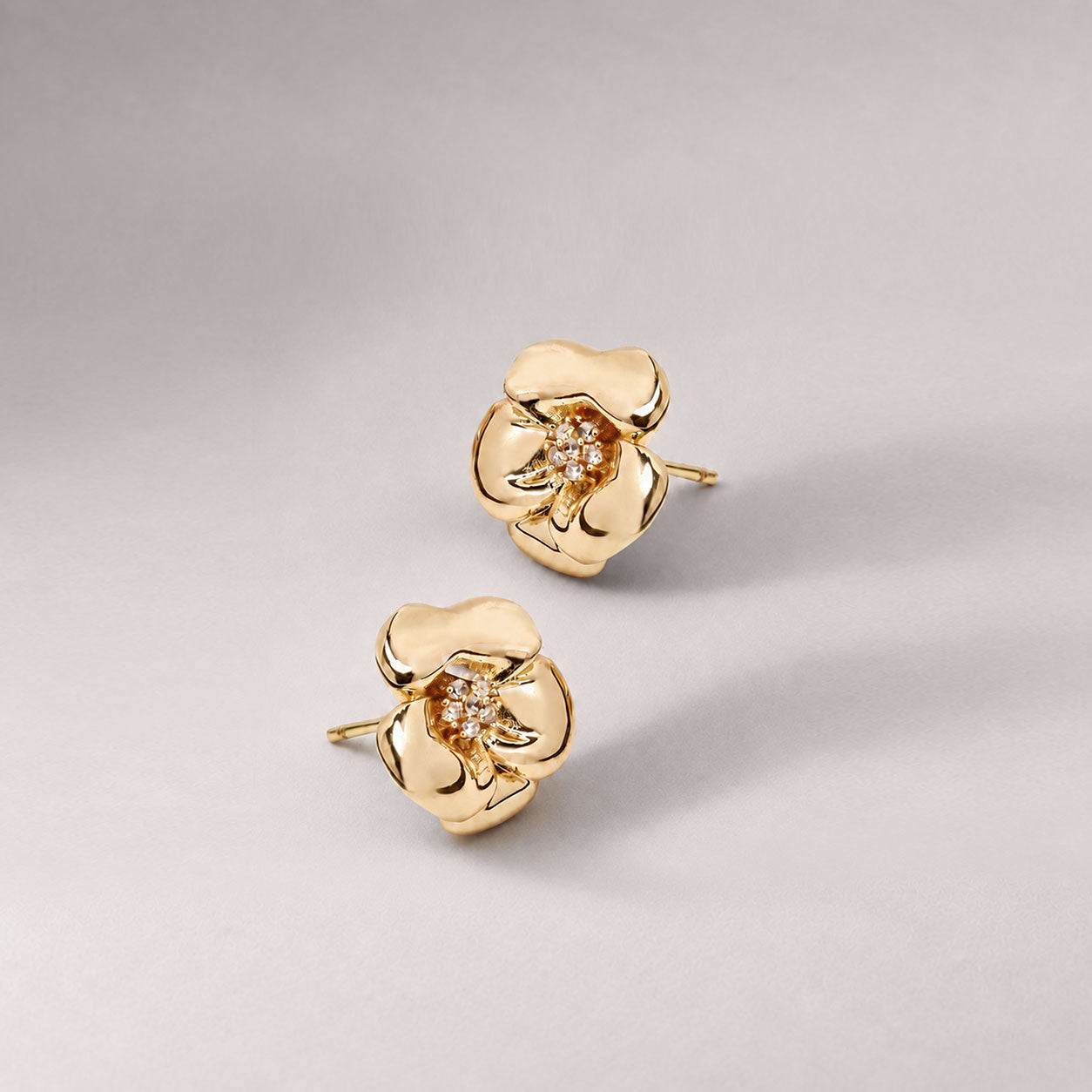 Lulu Midi Flower Stud Earring in Gold