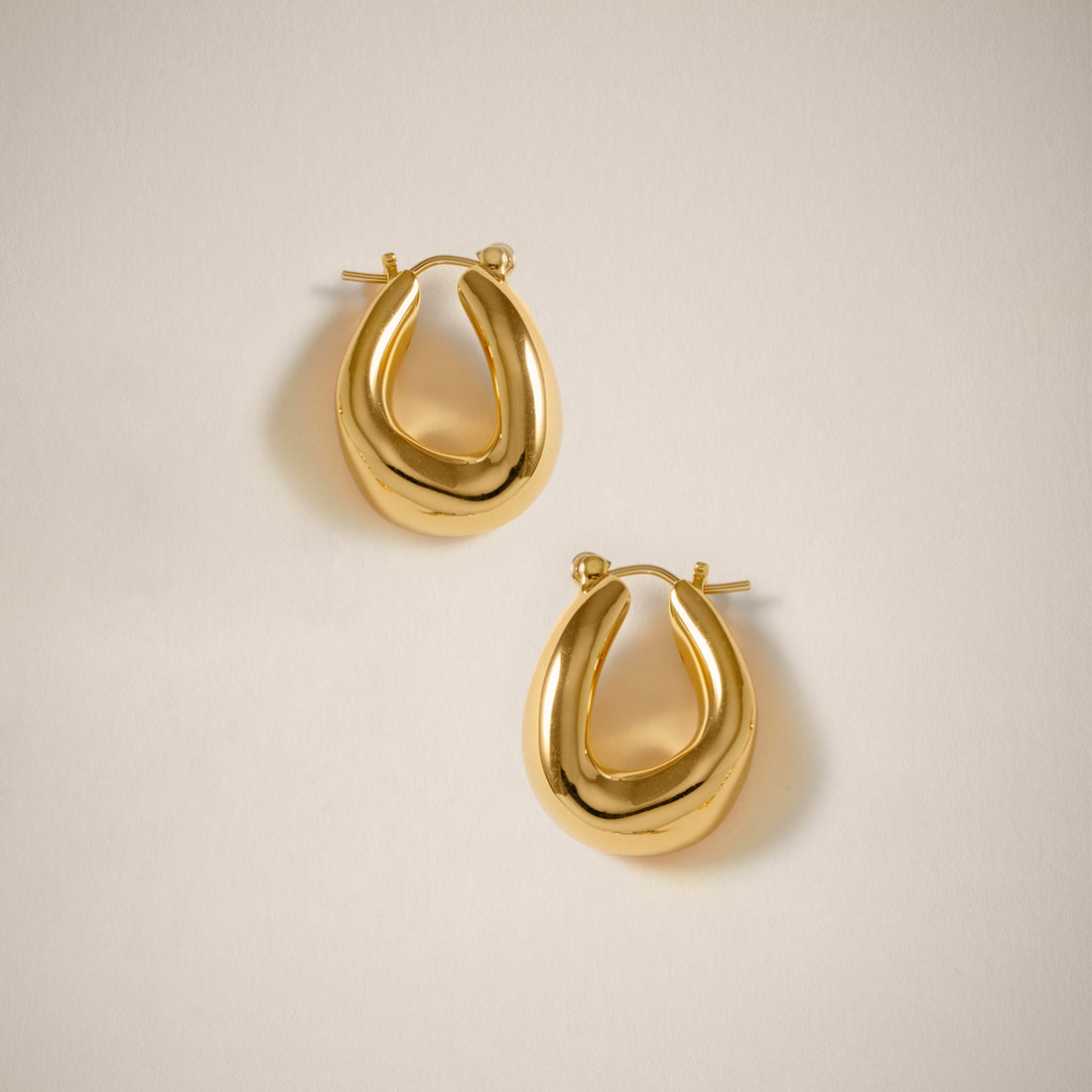 Falin Midi Hoop Earrings in Gold