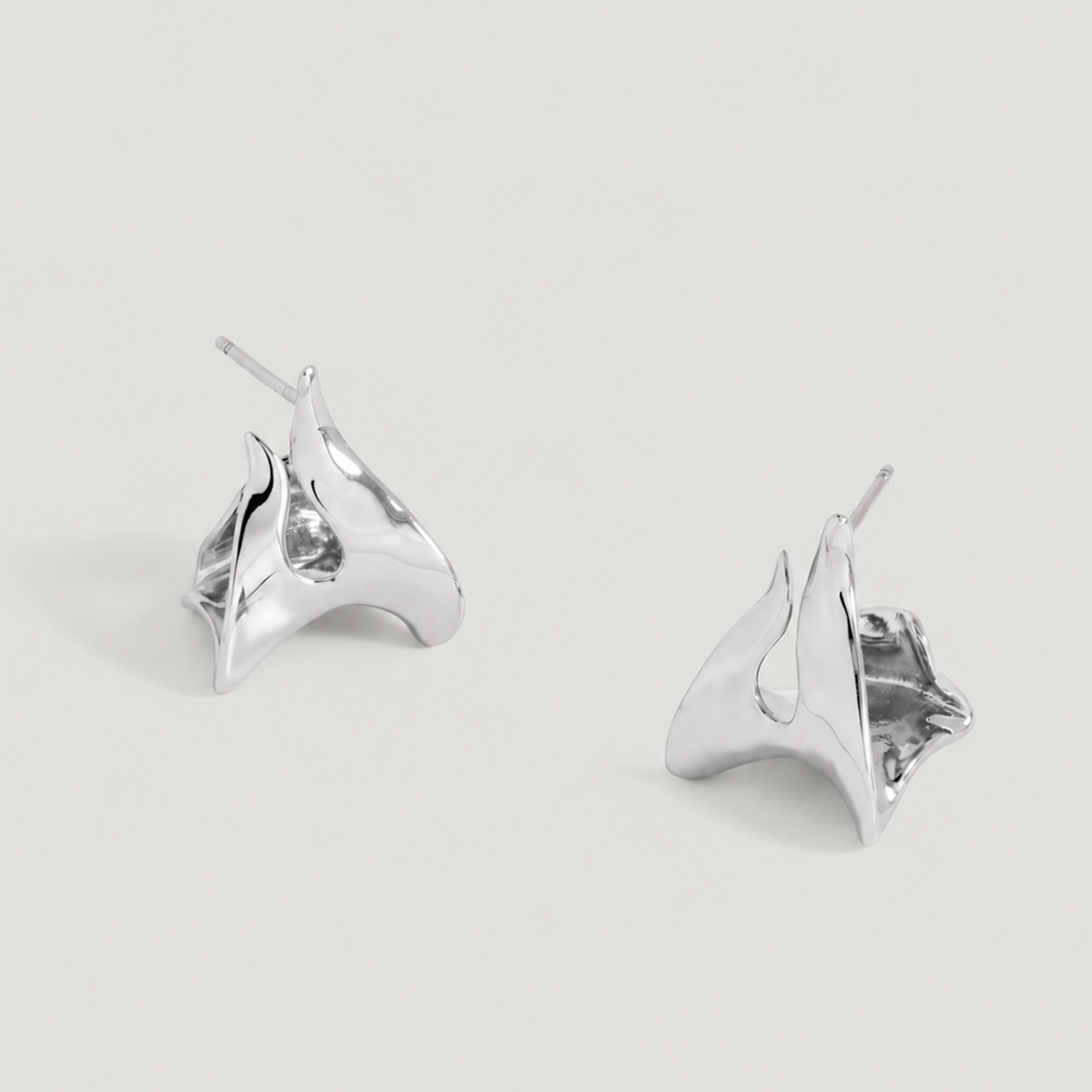 CLAW DOUBLE HOOP EARRINGS IN SILVER