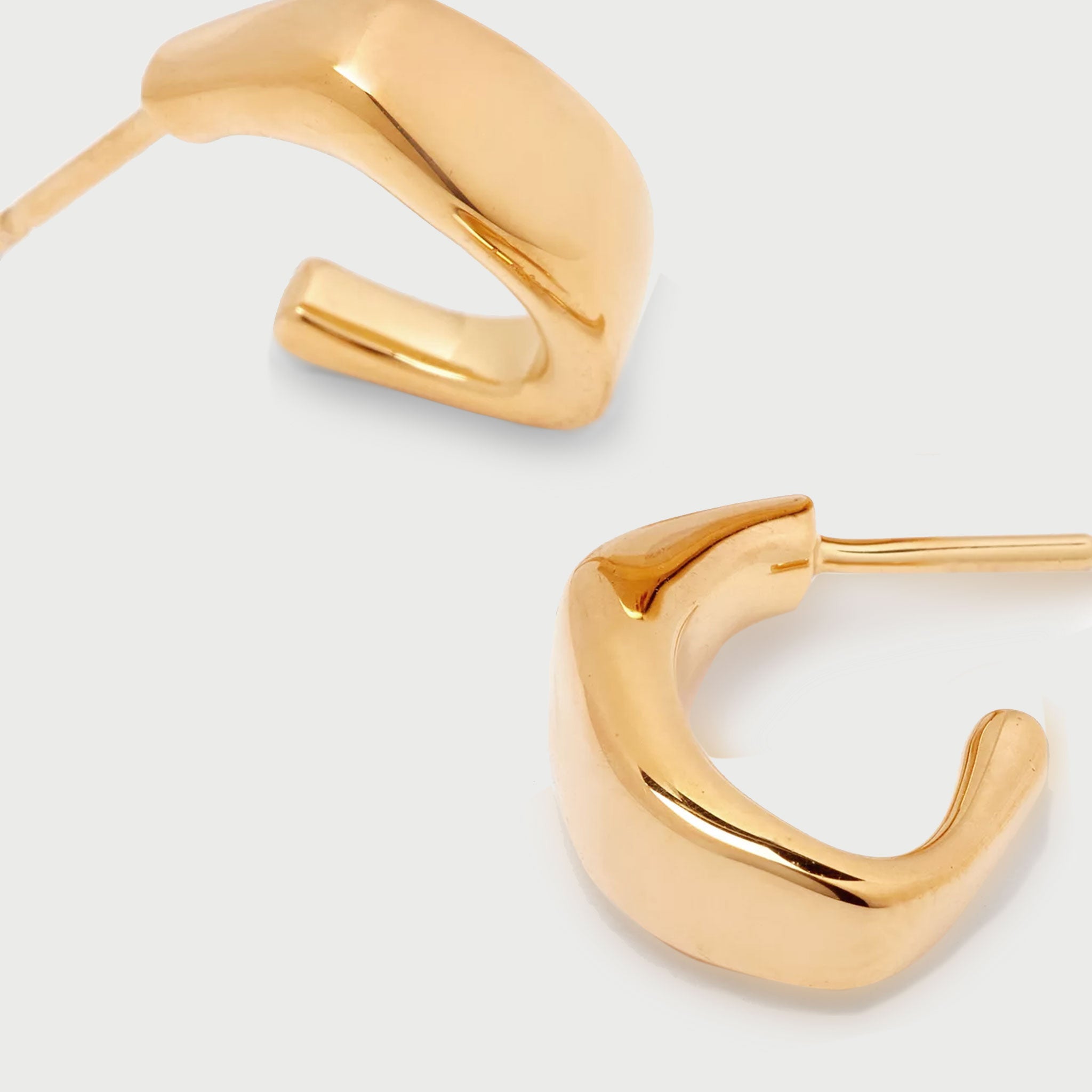 Pero Small Hoop Earrings in Gold