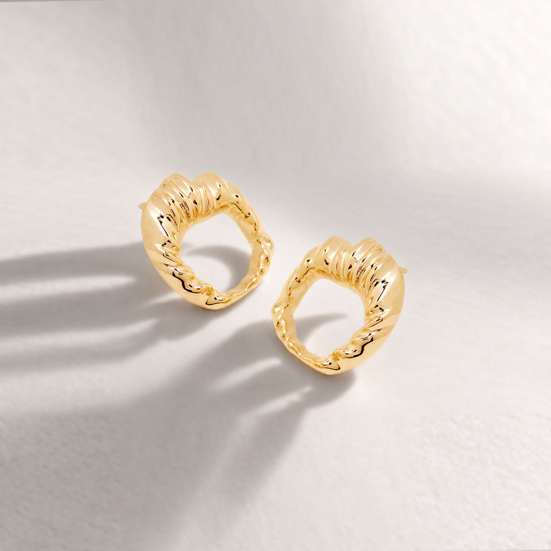 Iyun Face on Stud Earrings in Gold
