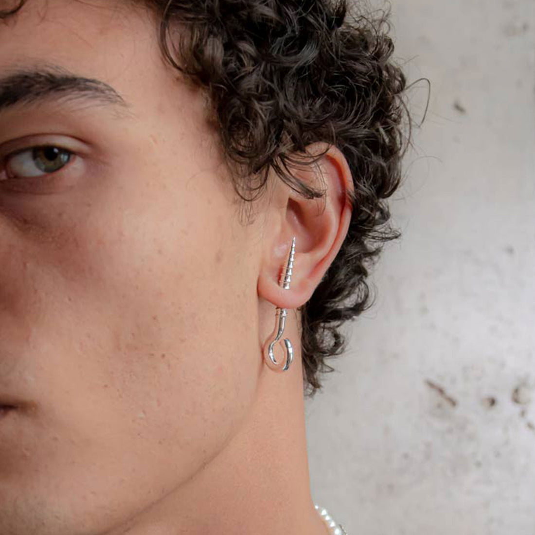 SCREW STUD EARRING IN SILVER