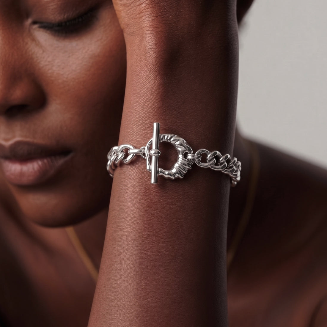 Iyun Skini  Bracelet in Silver