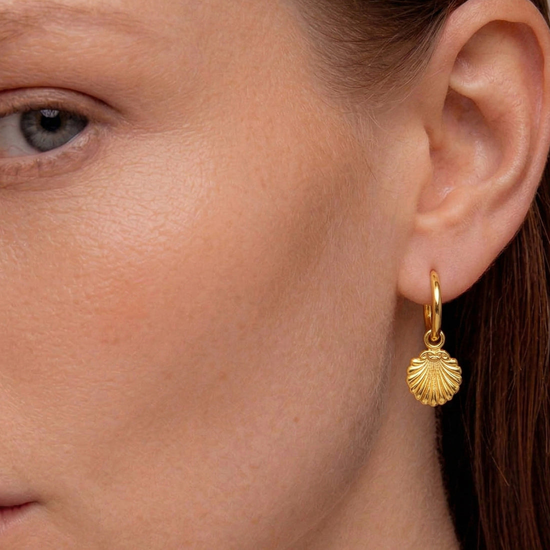 Concha Mini Charm Hoop Earrings in Gold
