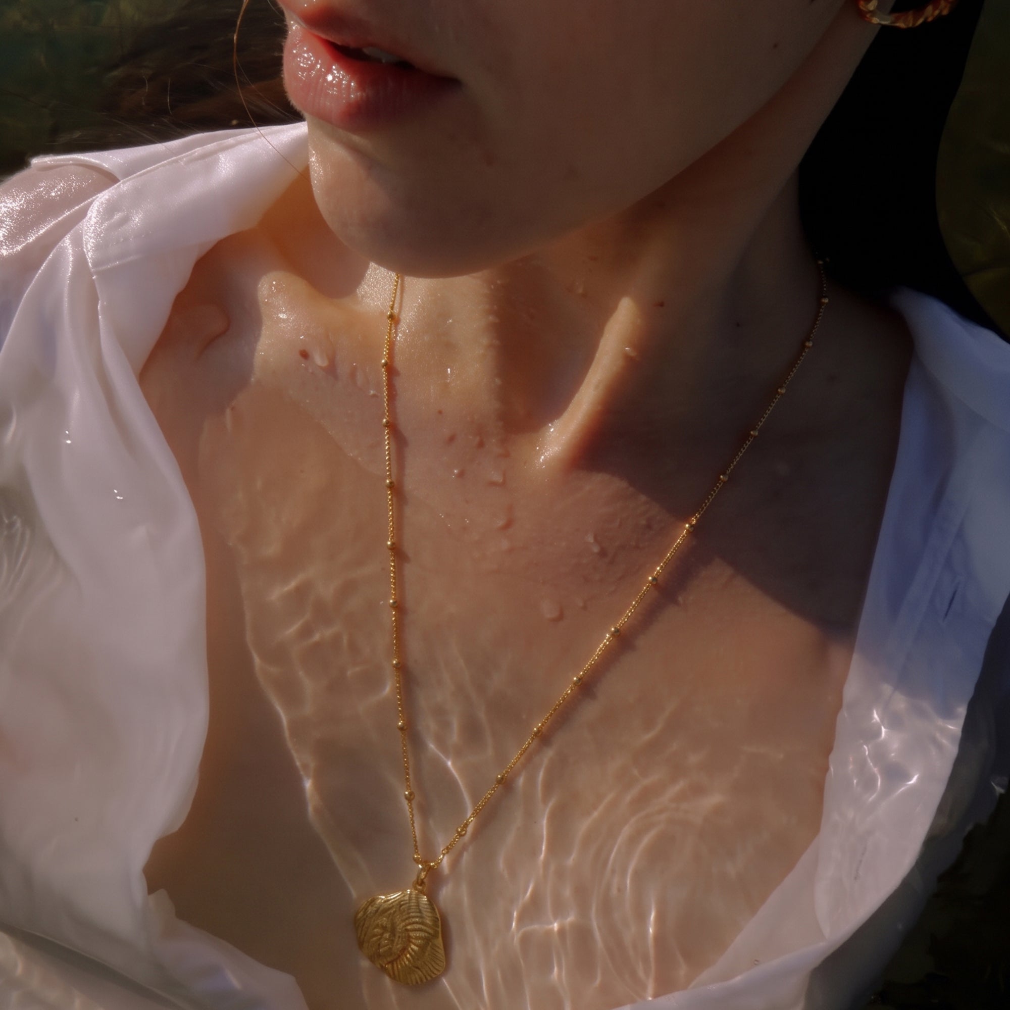 Sheny Pendant Beaded Chain Necklace in Gold