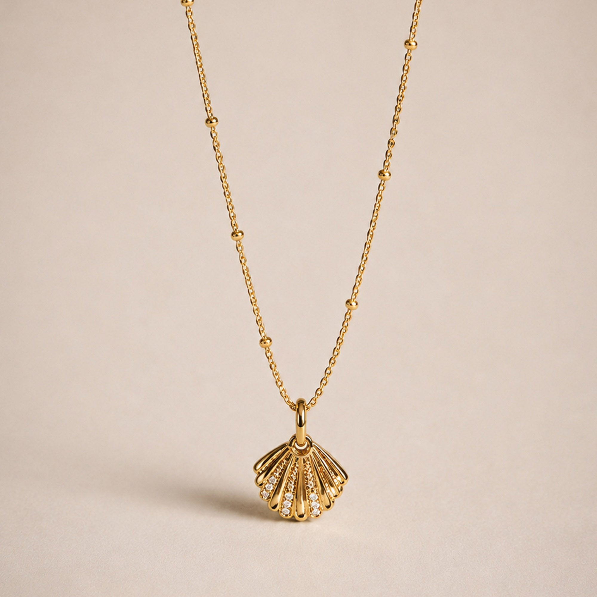 QUERO CRYSTAL PENDANT NECKLACE IN GOLD