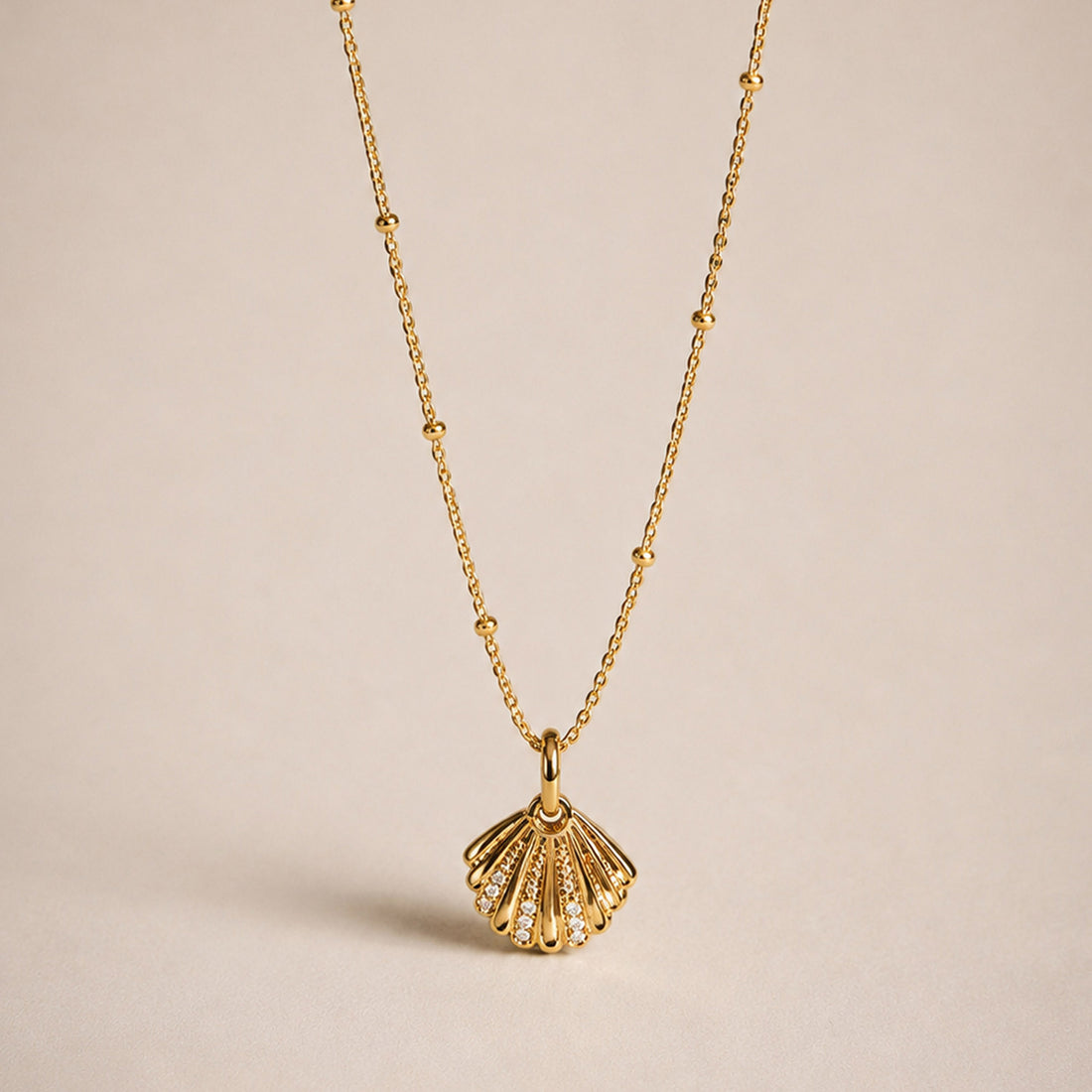 QUERO CRYSTAL PENDANT NECKLACE IN GOLD