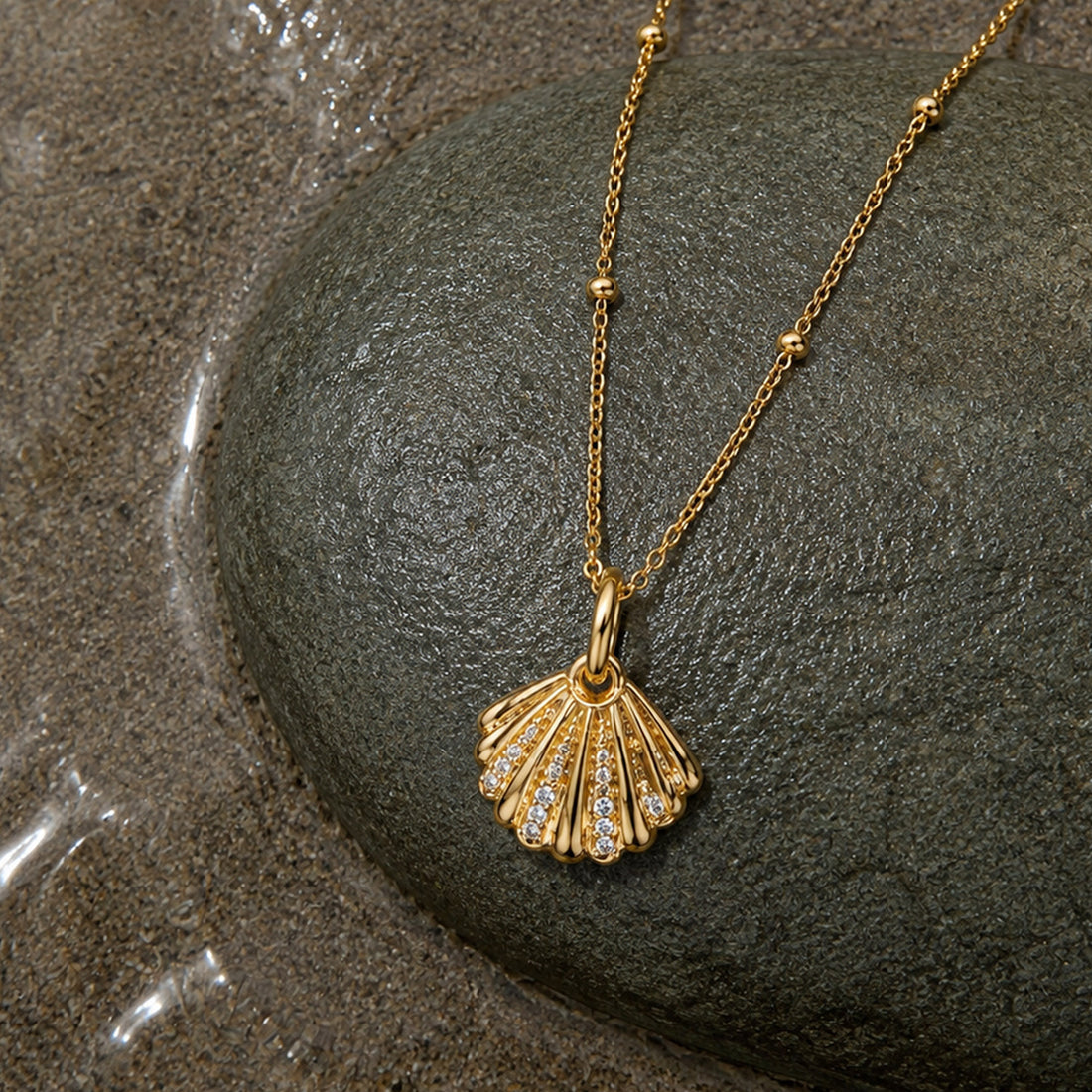 QUERO CRYSTAL PENDANT NECKLACE IN GOLD