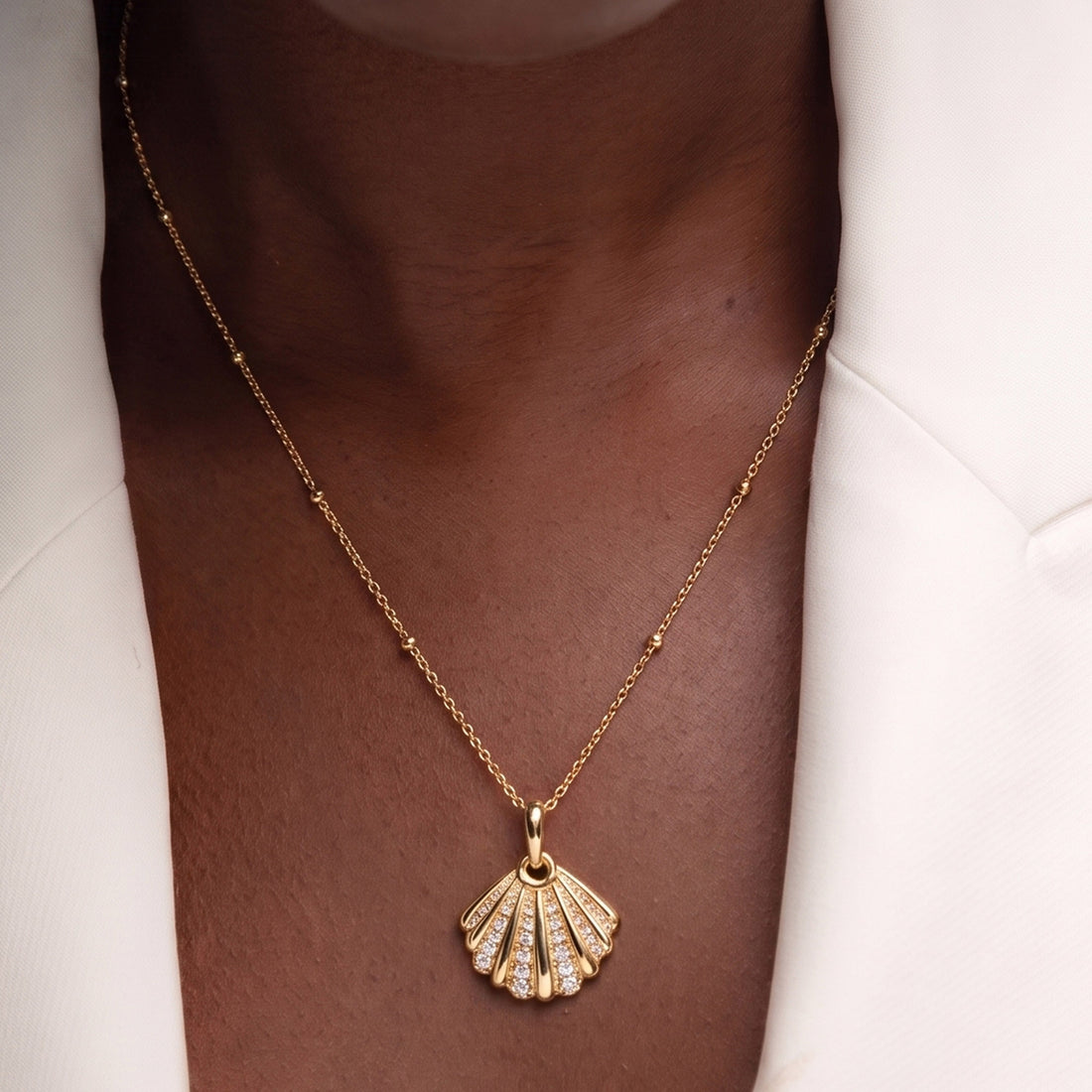 QUERO CRYSTAL PENDANT NECKLACE IN GOLD
