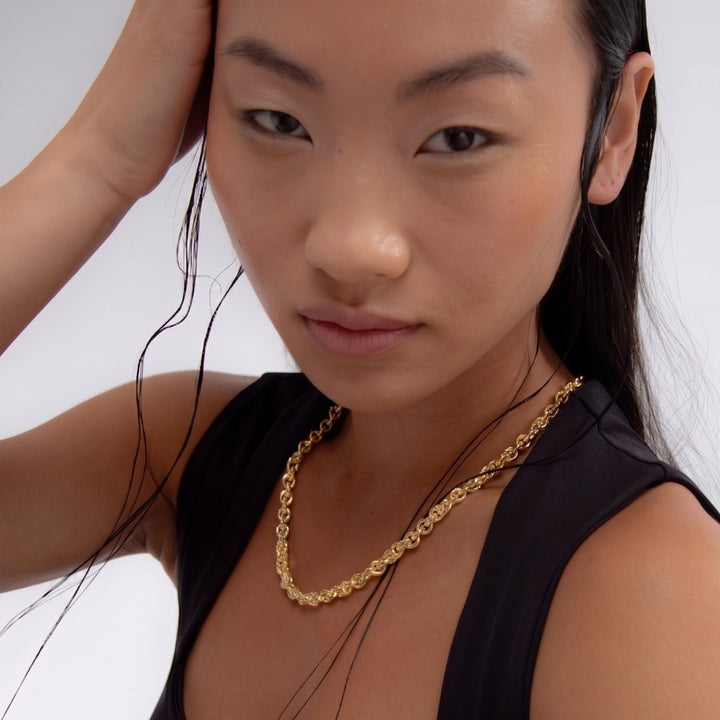 OTO CHAIN NECKLACE IN GOLD