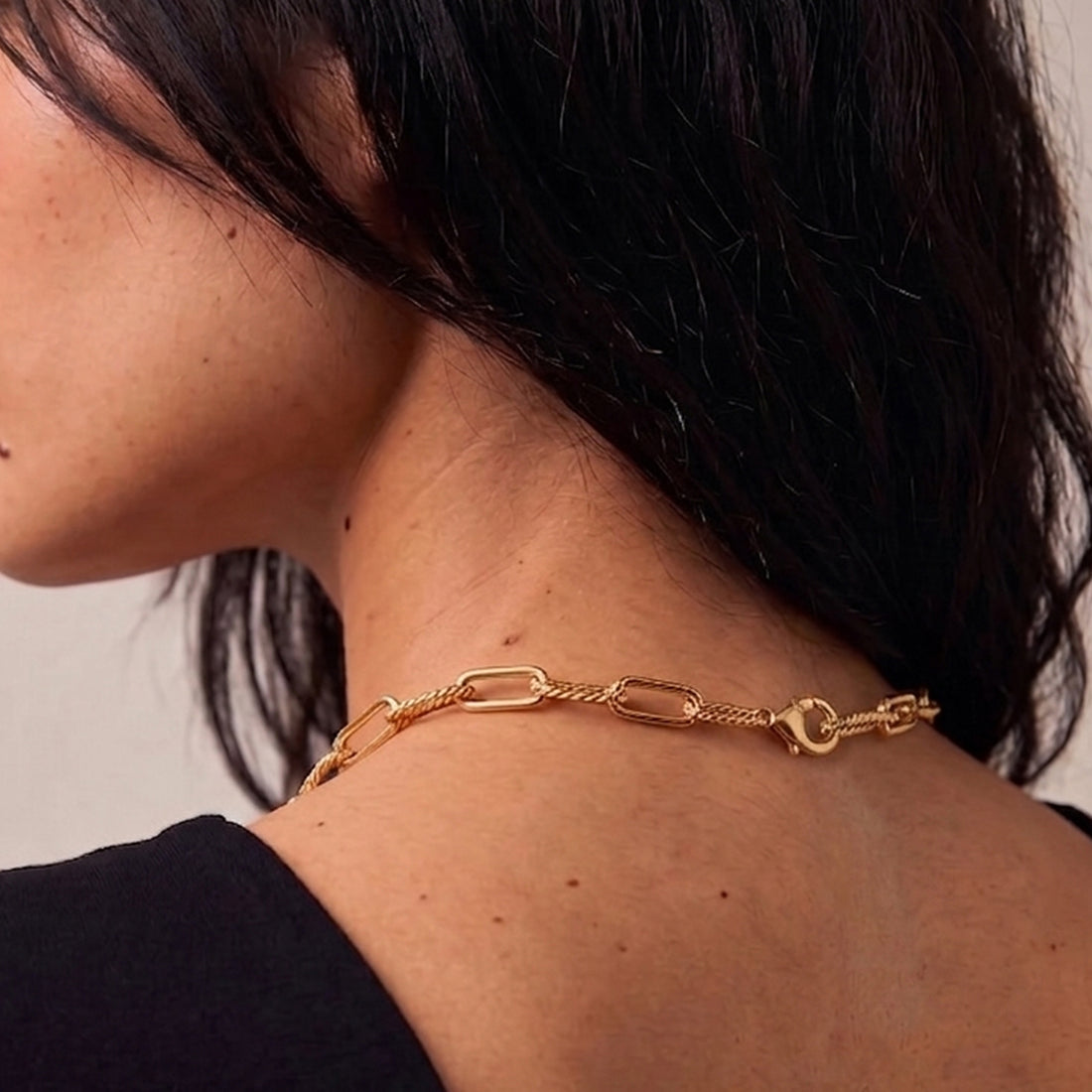 Molten Link Chain Necklace In Gold