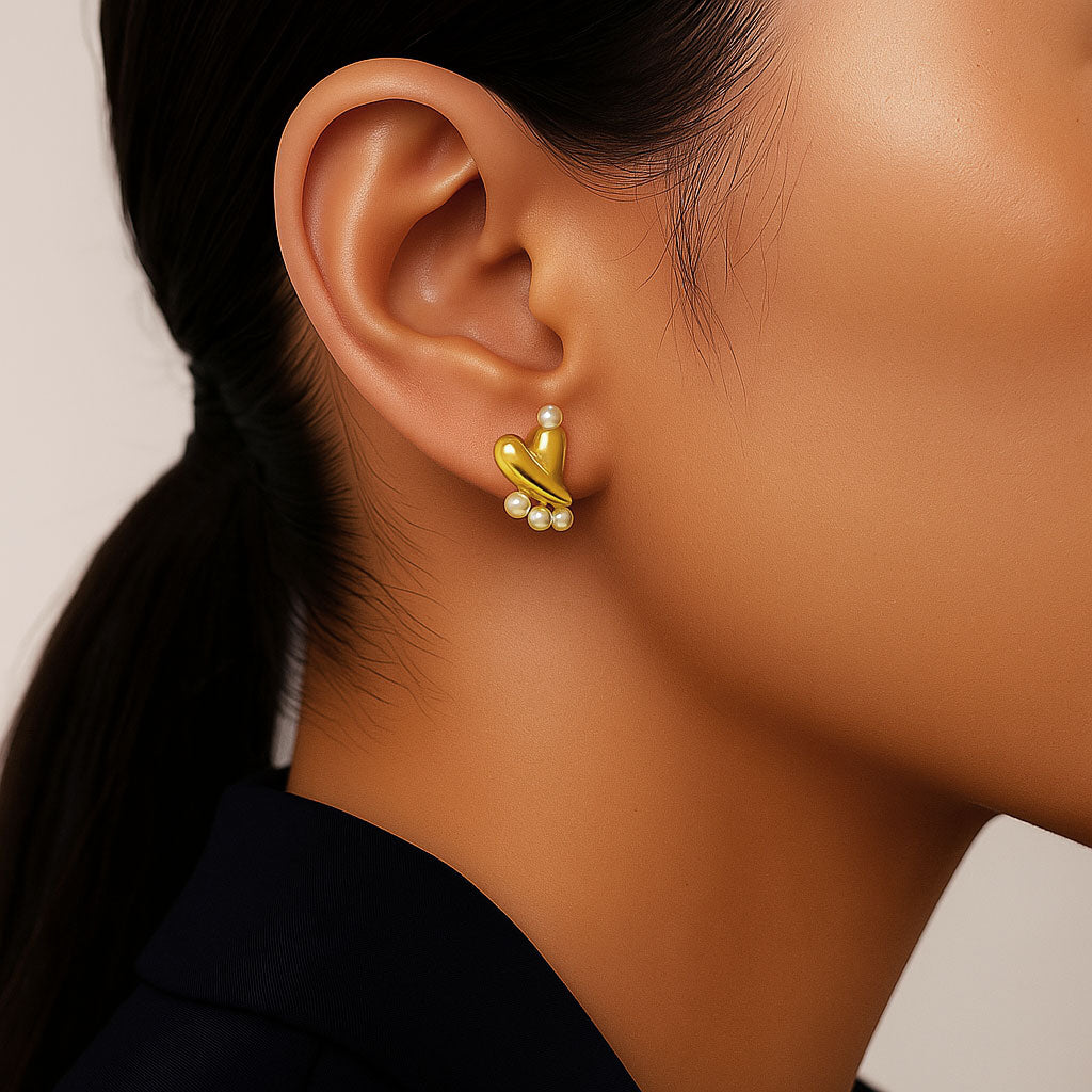 Loff Mini Pearl Heart Stud Earrings in Gold