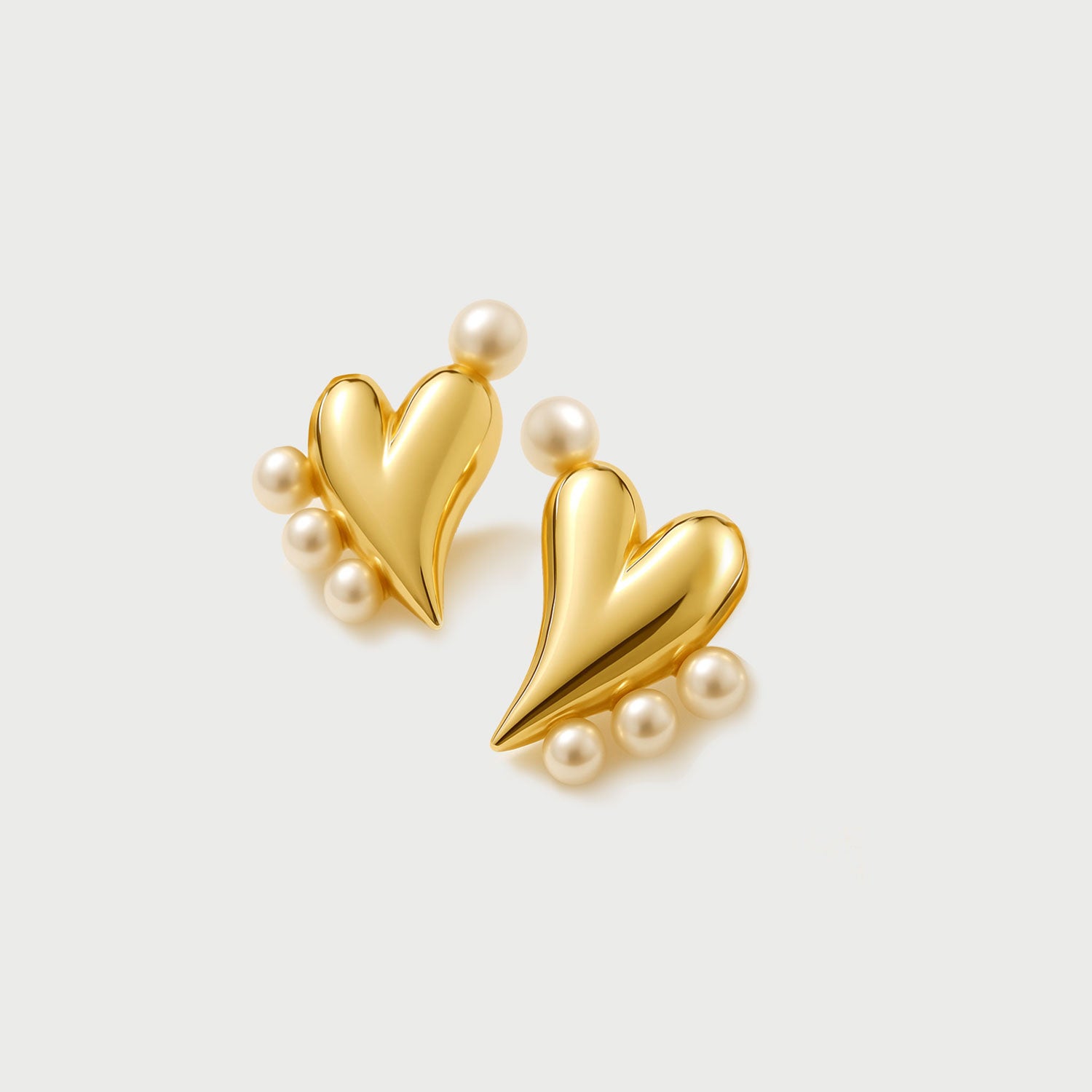 Loff Mini Pearl Heart Stud Earrings in Gold