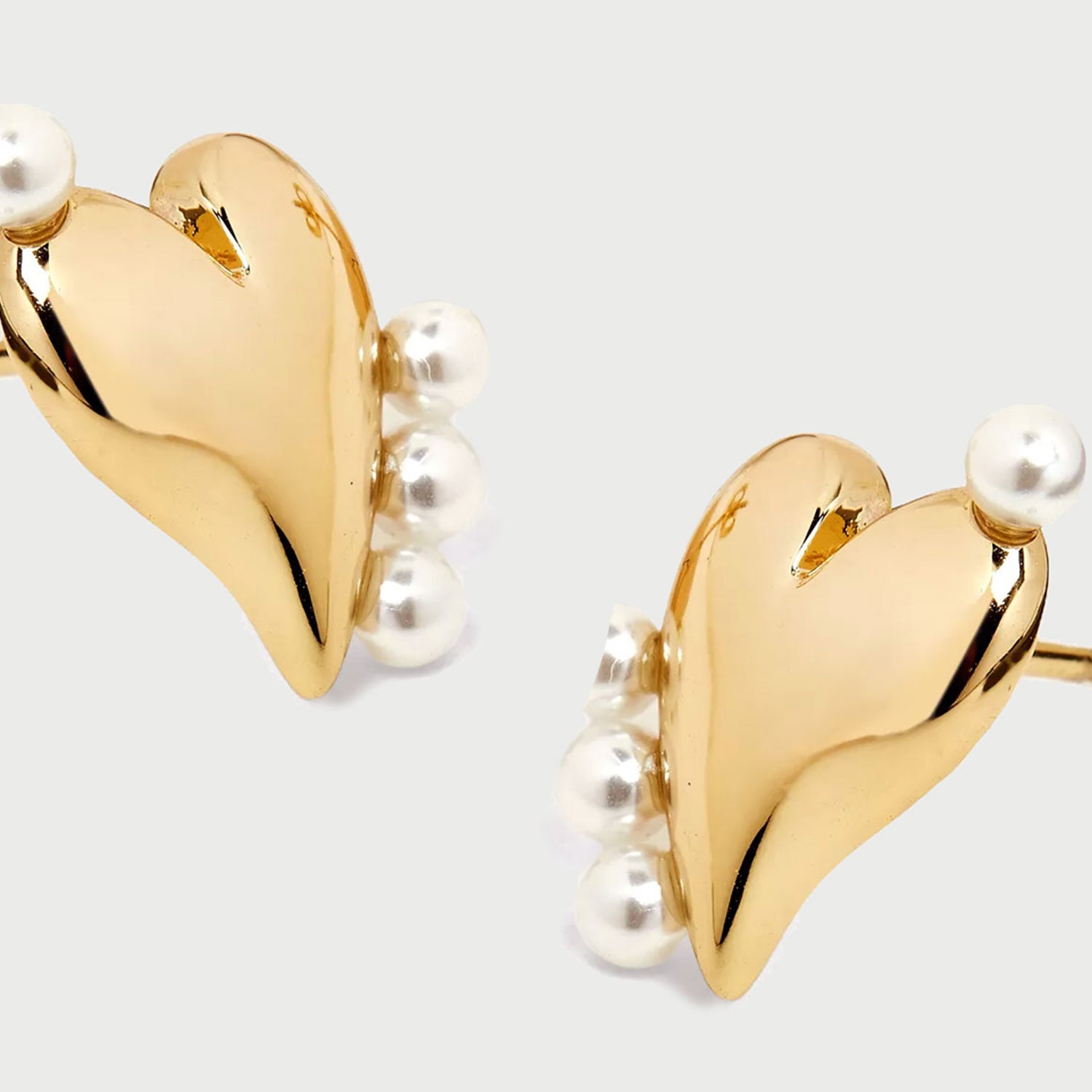 Loff Mini Pearl Heart Stud Earrings in Gold