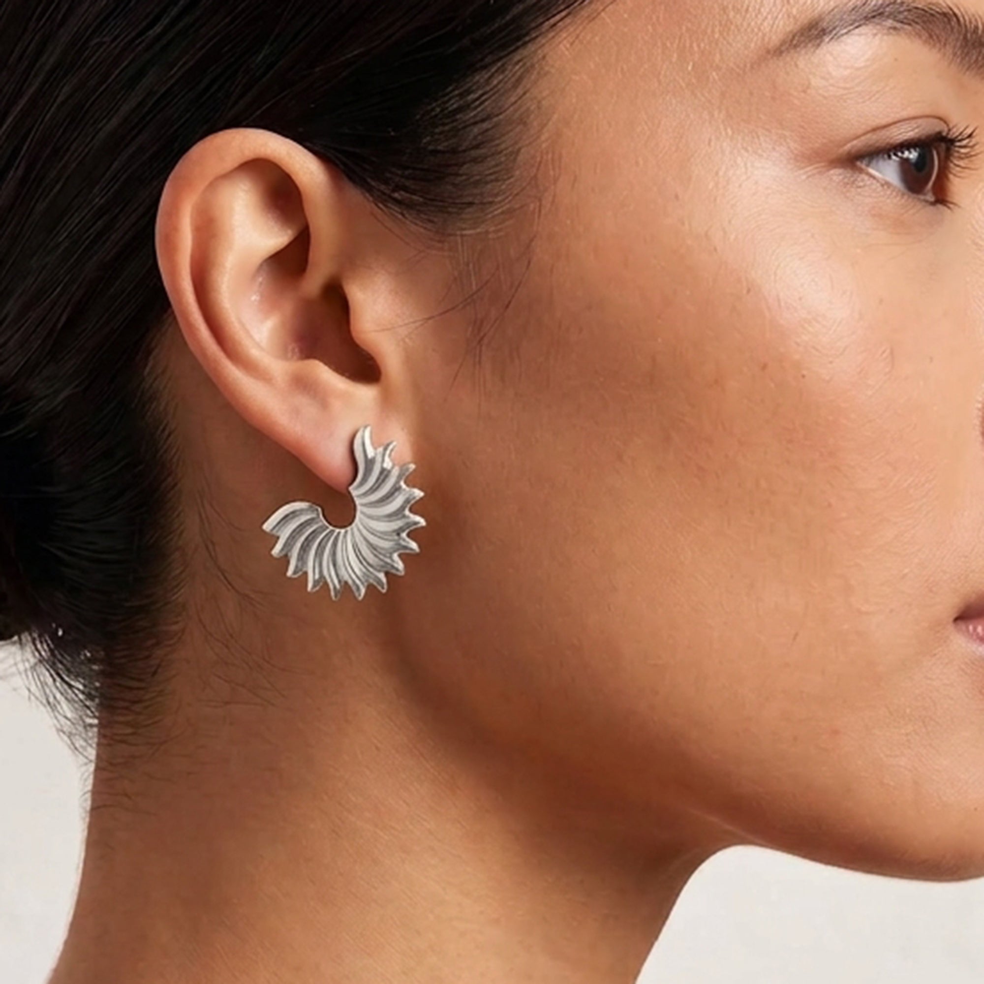 SUN CLAW MIDI HOOPS IN SILVER